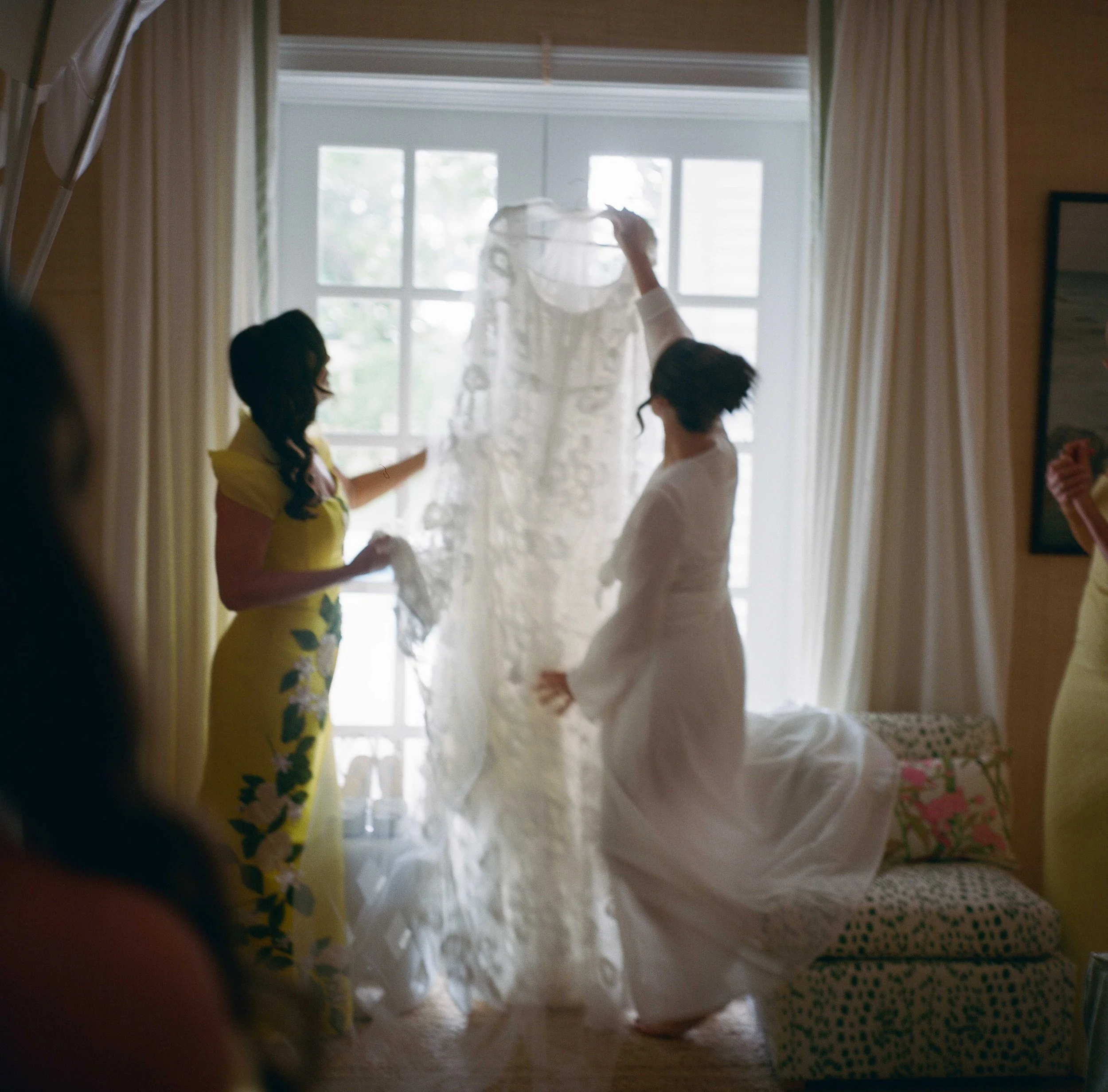 105-lyford-cay-club-wedding-bride-getting-ready-bahamas-by-trent-bailey-nyc-wedding-photographer.JPG