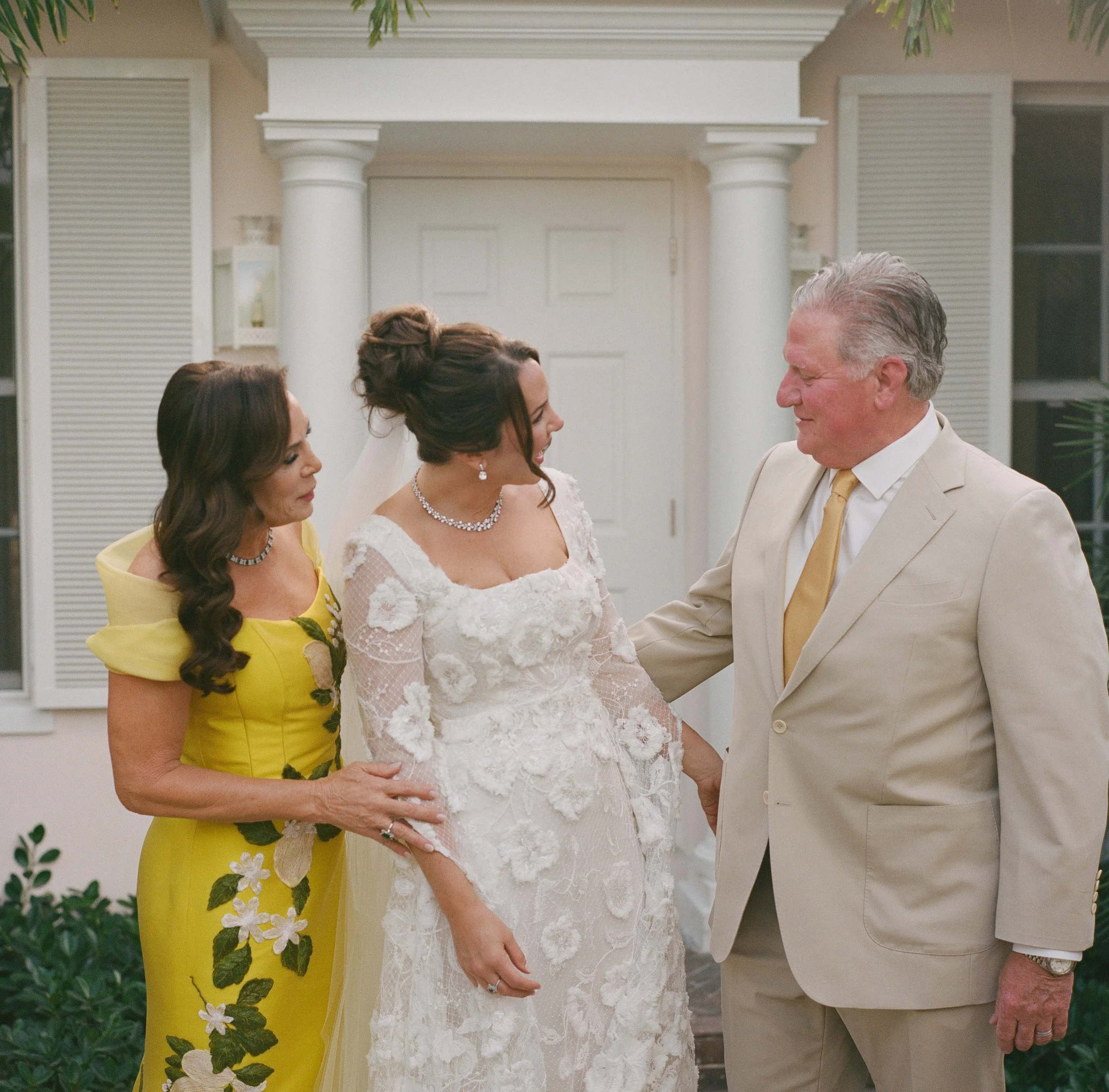 149-lyford-cay-club-wedding-bride-getting-ready-bahamas-by-trent-bailey-nyc-wedding-photographer.JPG