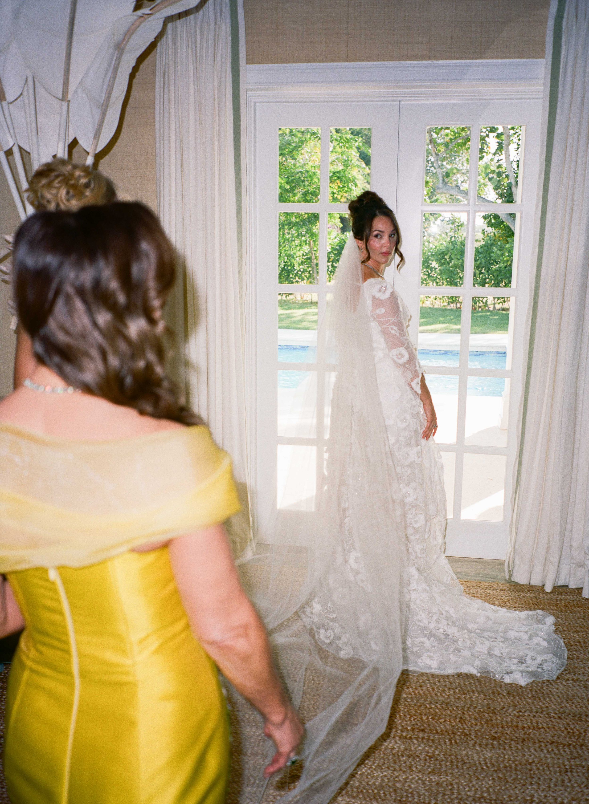 099-lyford-cay-club-wedding-bride-getting-ready-bahamas-by-trent-bailey-nyc-wedding-photographer.JPG