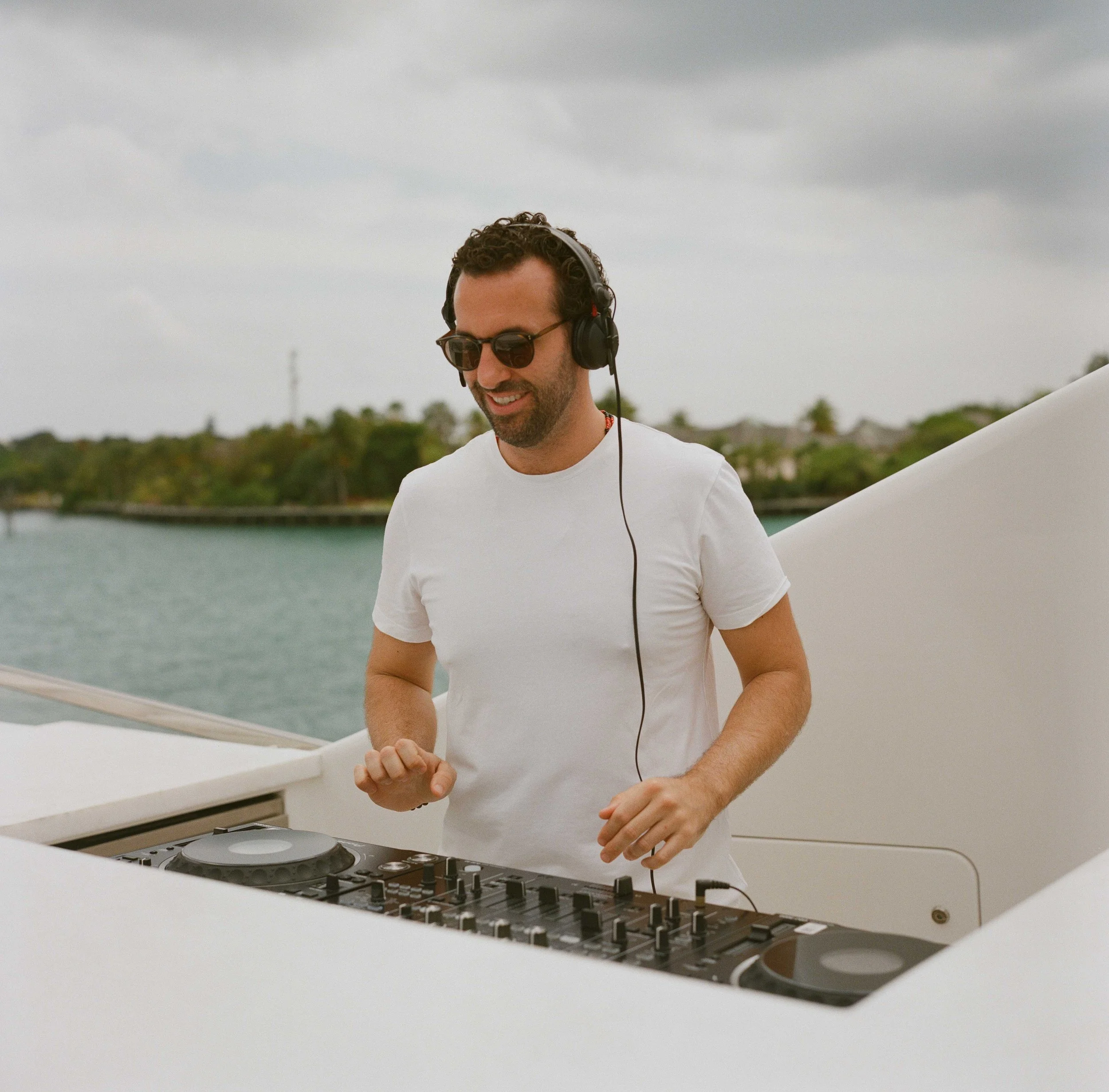 640-lyford-cay-club-yacht-party-bahamas-by-trent-bailey-nyc-wedding-photographer.JPG