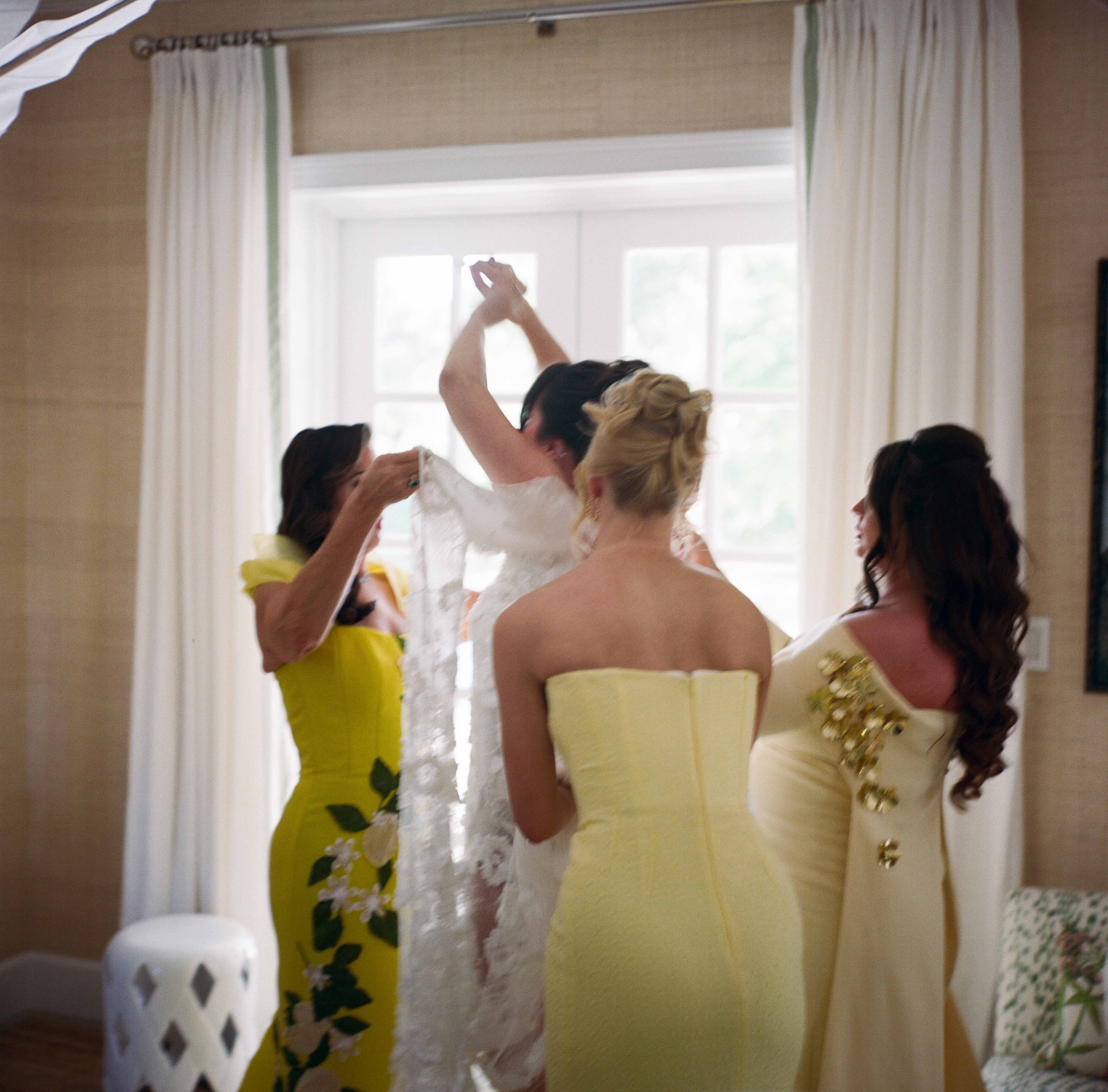 103-lyford-cay-club-wedding-bride-getting-ready-bahamas-by-trent-bailey-nyc-wedding-photographer.JPG