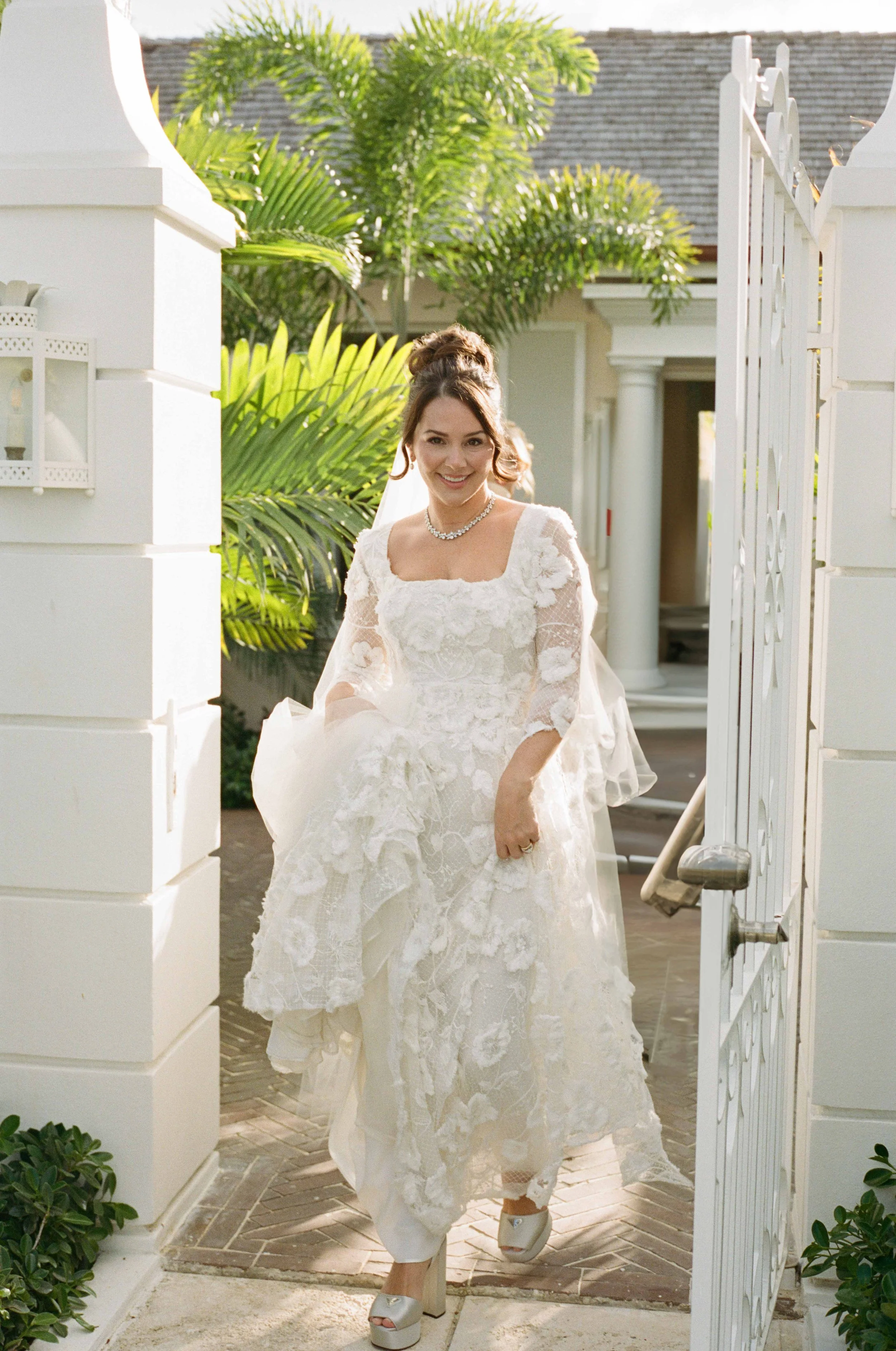 155-lyford-cay-club-wedding-bride-getting-ready-bahamas-by-trent-bailey-nyc-wedding-photographer.JPG