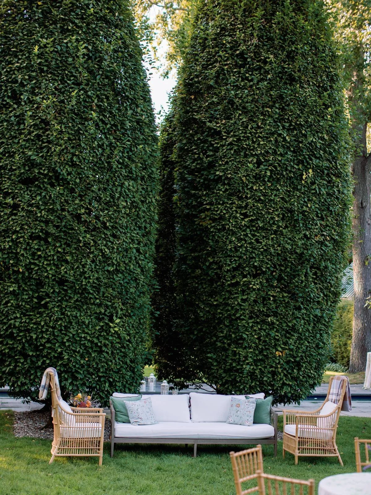 Lounge seating set between two tall hedge columns in East Hampton
