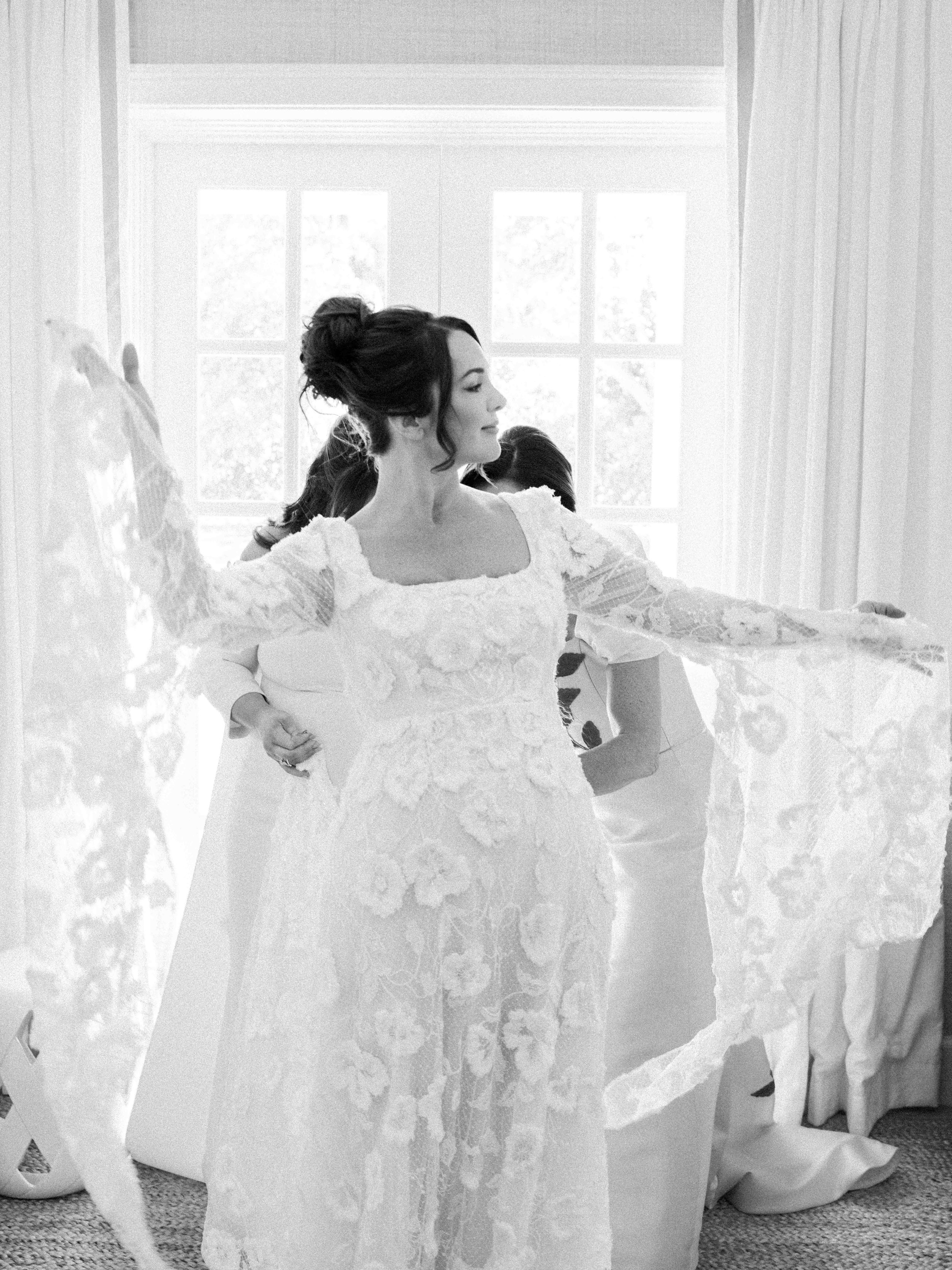 130-lyford-cay-club-wedding-bride-getting-ready-bahamas-by-trent-bailey-nyc-wedding-photographer.JPG
