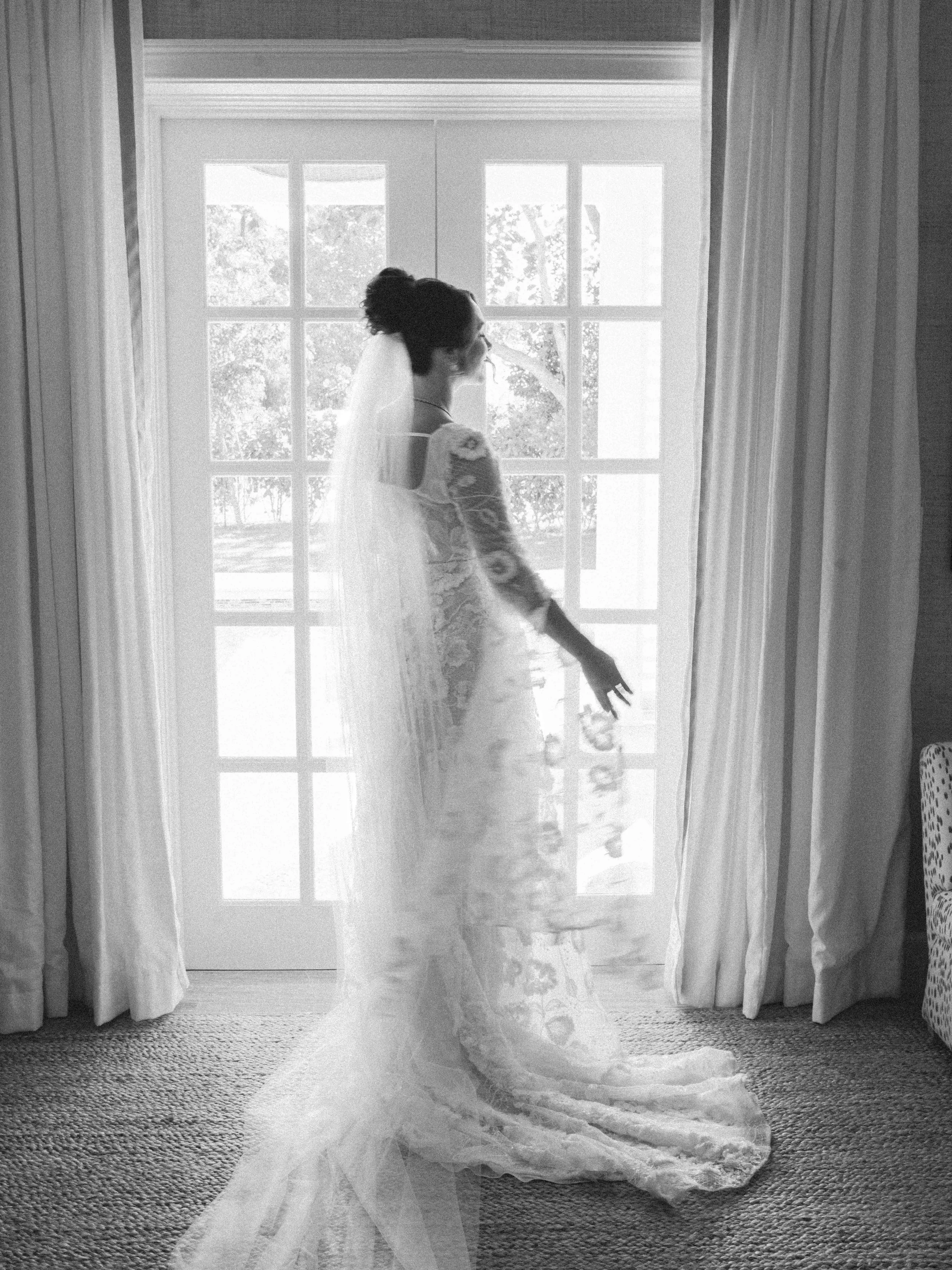 142-lyford-cay-club-wedding-bride-getting-ready-bahamas-by-trent-bailey-nyc-wedding-photographer.JPG