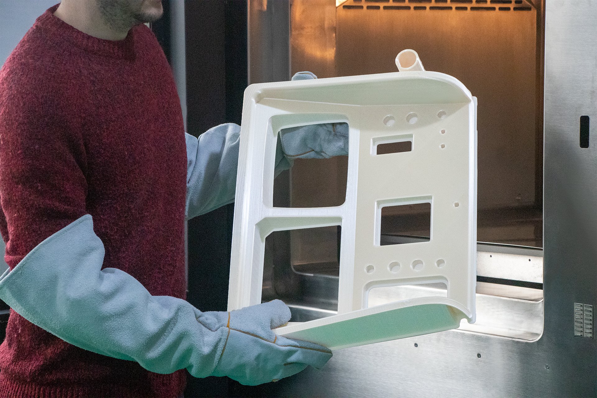 Large-format FDM/FFF 3D printer with dual 500℃ nozzles, 300℃ heated chamber, and support for industrial-grade materials like PEEK, ULTEM™, and PEKK.