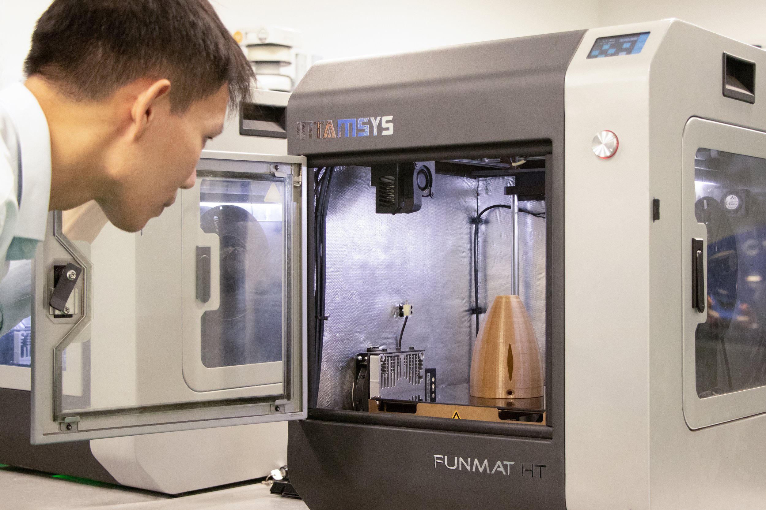 Intamsys FUNMAT HT, 260x260x260mm printing volume, nozzle temperature 500 ℃, chamber 90℃, platform 160℃.