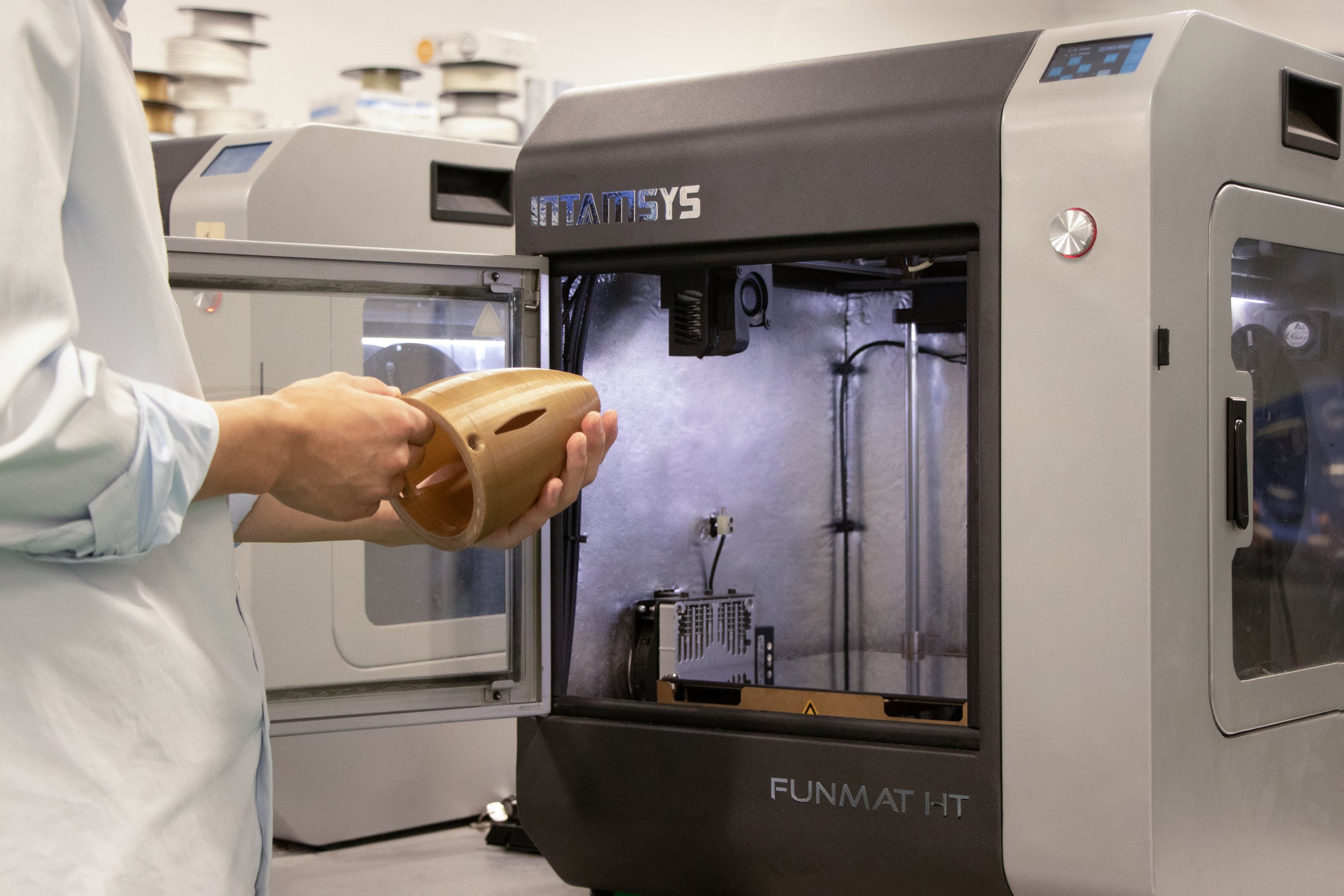 Intamsys FUNMAT HT, 260x260x260mm printing volume, nozzle temperature 500 ℃, chamber 90℃, platform 160℃. For PEEK, PEKK, PEEK-CF, PEEK-GF, PA6/66, PC, ABS.