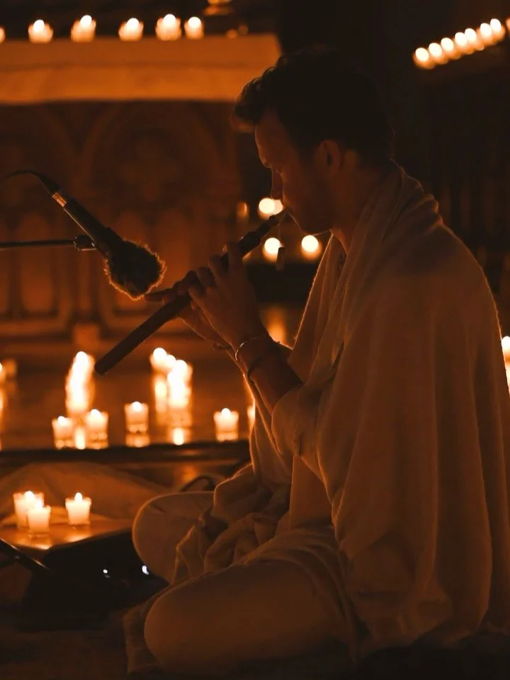 On November 22nd, The Thyme welcomes Nākaloka — a sacred sound journey created by @monicadogra and @victorienjoy . Born from their meeting in the mountains of California, Nākaloka blends candlelight, world flutes, song, and the spoken wisdom of