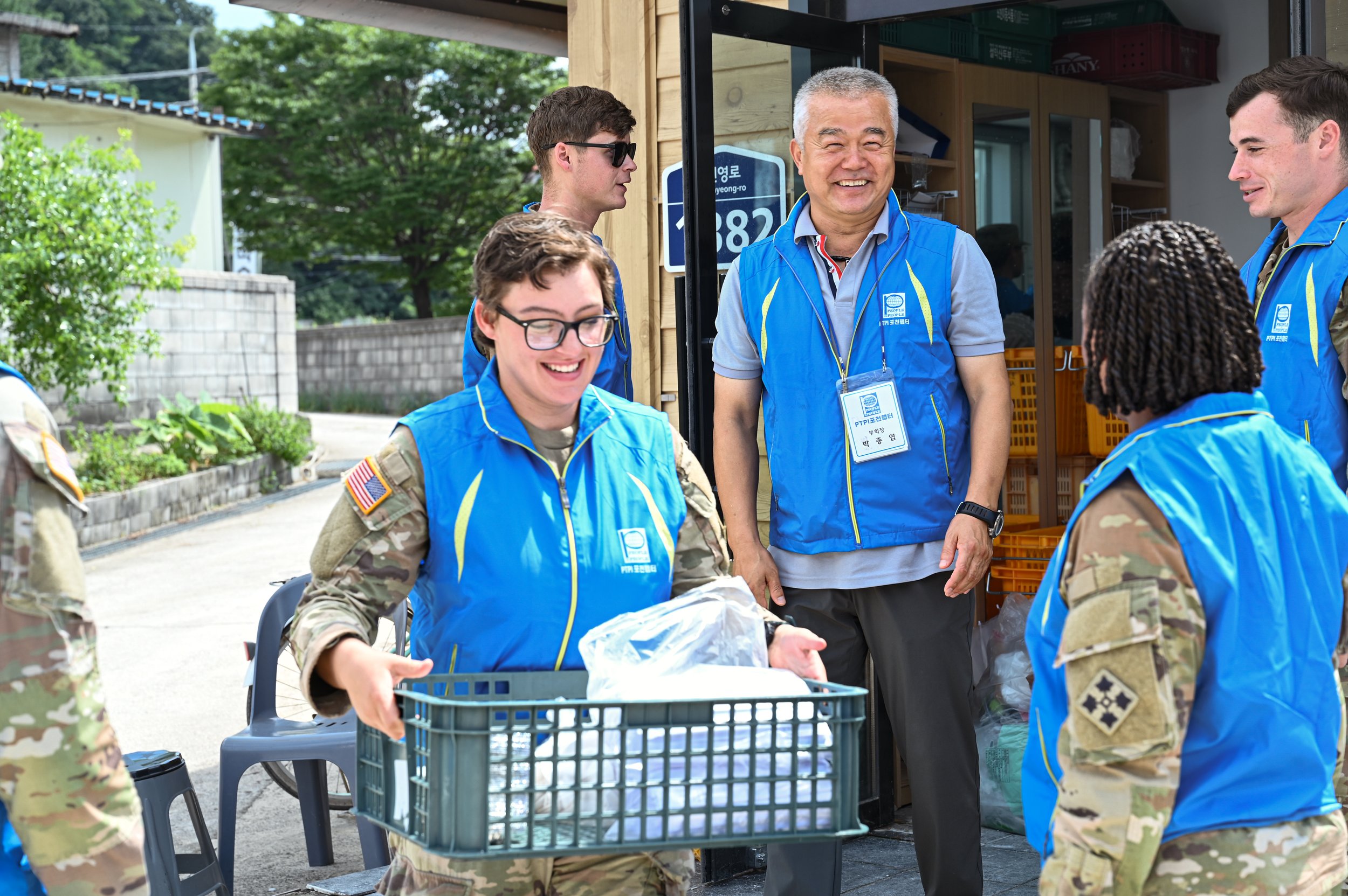 Soldiers and Volunteers Serve Up Support for Pocheon Seniors