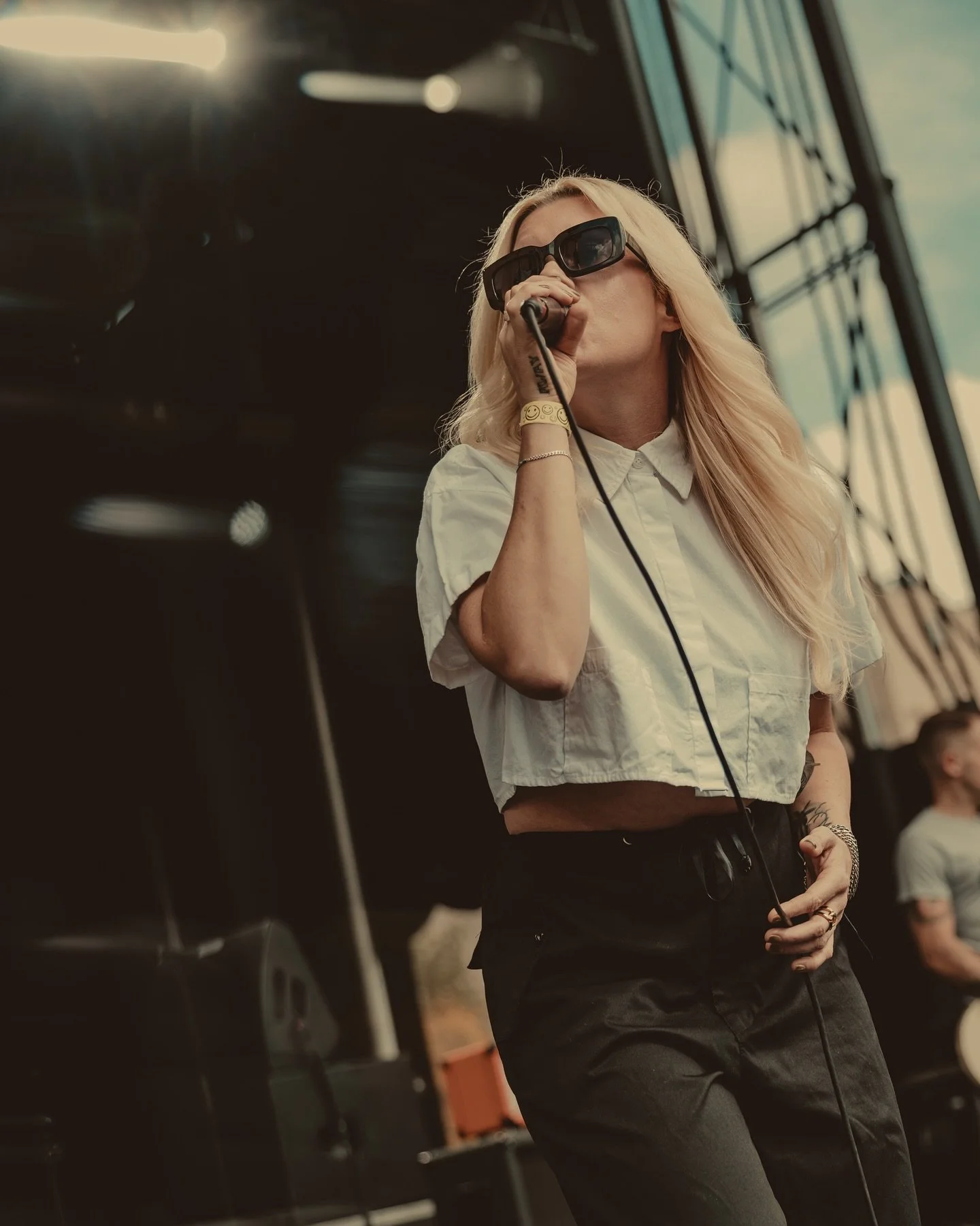 And on an oddly warm September weekend, the sun was defintely testing the early crowd at @punkintheparkfest Worcester. But @therinsstagram didn&rsquo;t care. These Massachusetts locals came out swinging, bouncing around the stage, grateful for a smal