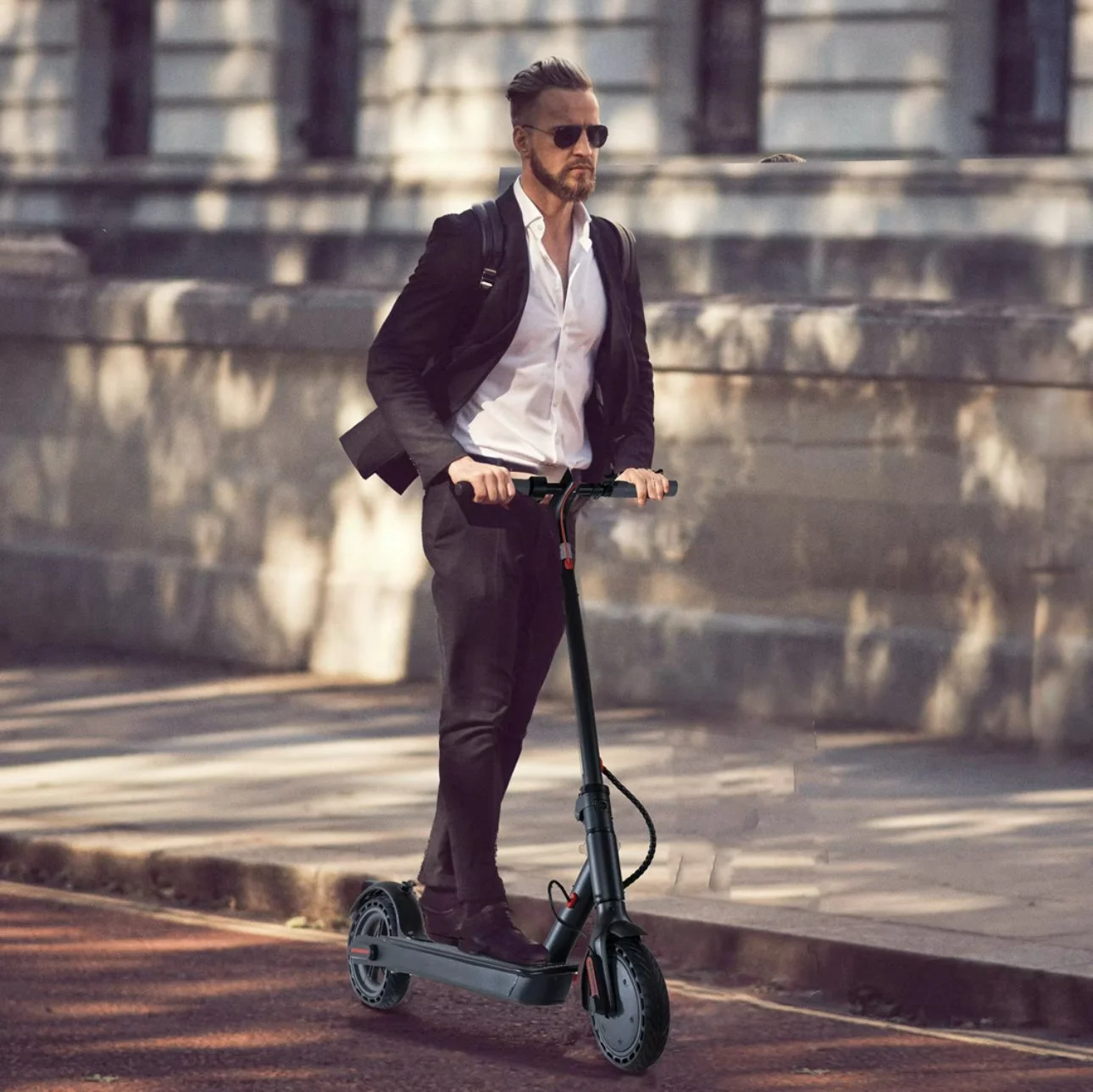IPX5 waterproof J03 Pro E-Scooter for riding in light rain and splashes