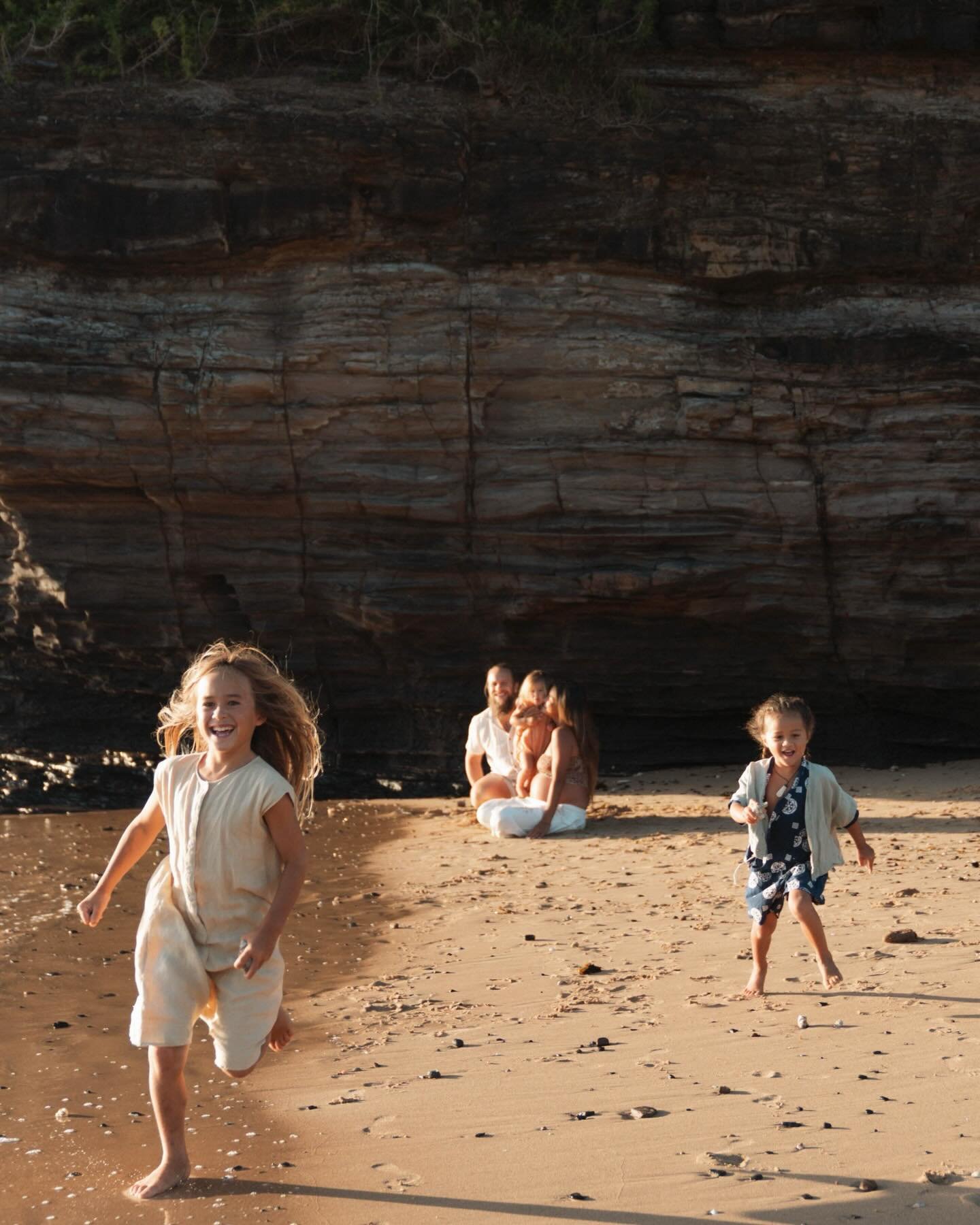 One of those days that fills your cup in the best way. 
A joyful family sunrise session, space to learn, connect, try and new things, a day that reignited my creativity and my love for this work.
Creatively directed by @emmawandphotography