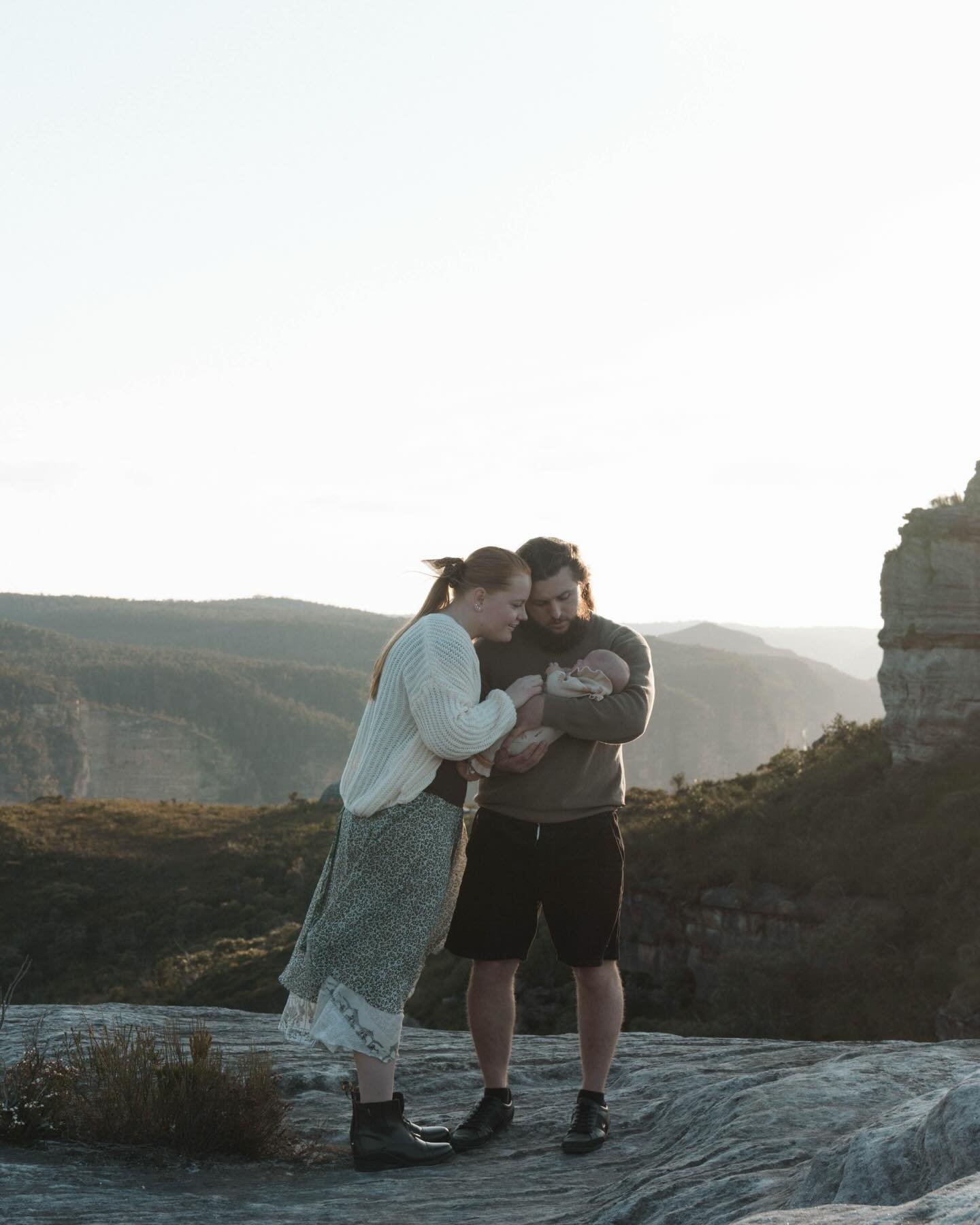 Epic blue mountains locations and newborn session are a fav 🏔️