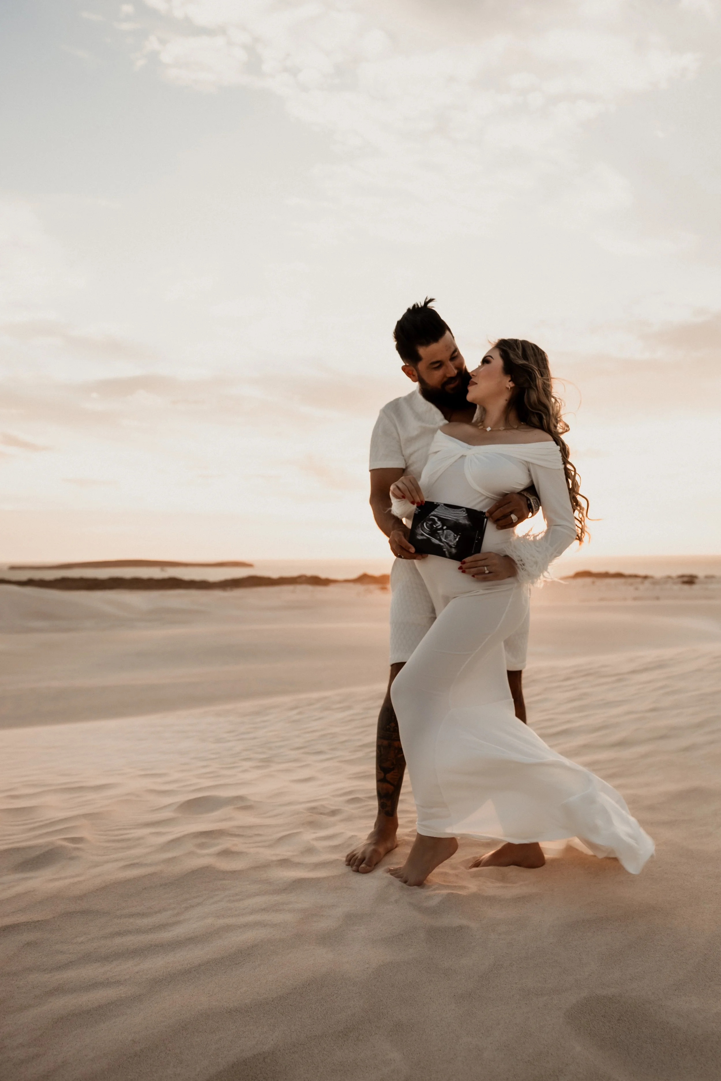 lancelin sand dune maternity photoshoots - what to expect &amp; why the location is so iconic