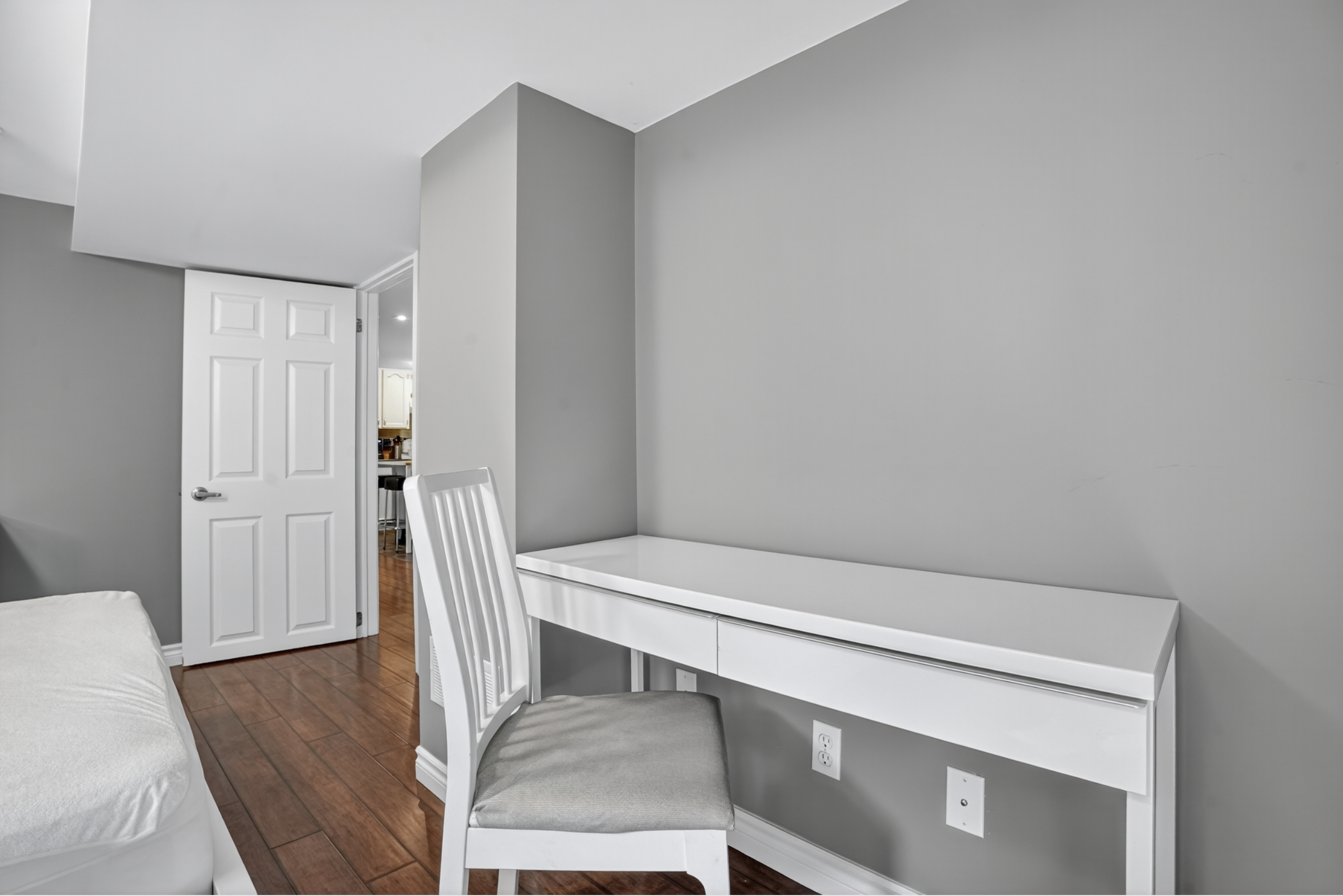 059-563 Guelph Unit B - 24.png