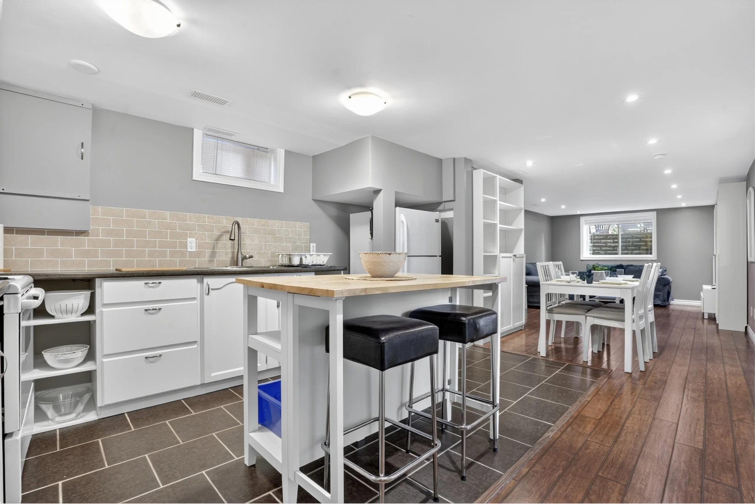 044-563 Guelph Unit B - 9.jpg