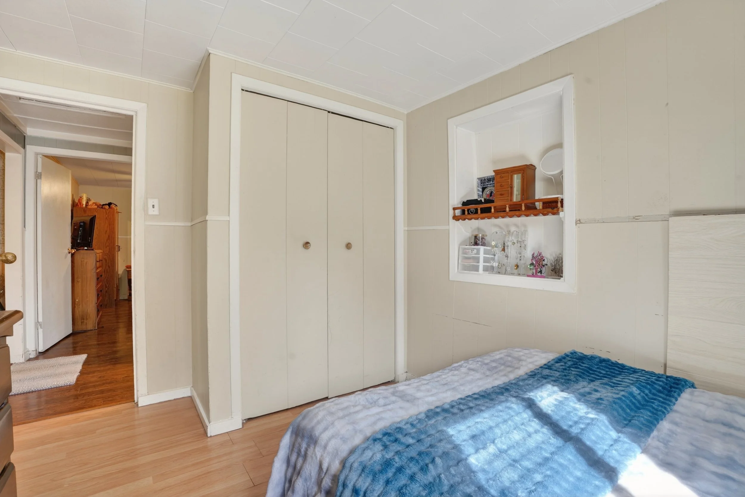 029-645 Queen St W Mount Forest 29.jpg