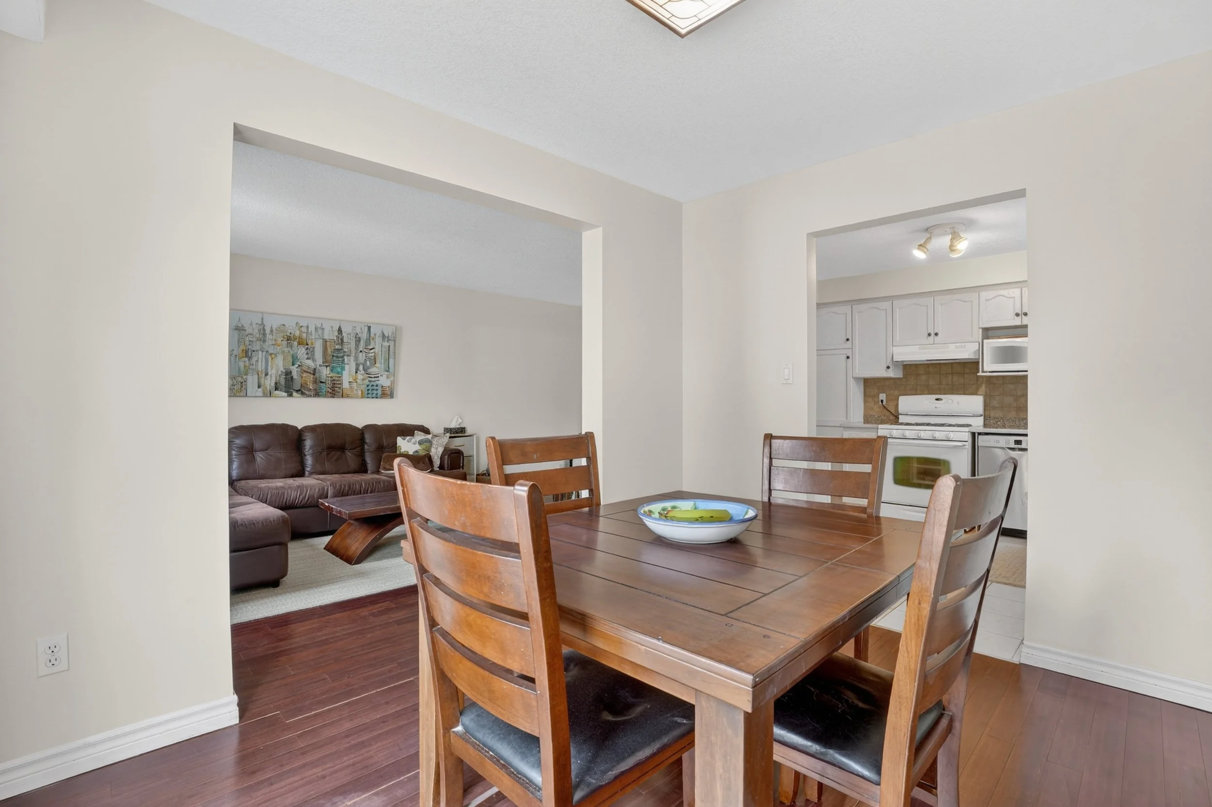 016-331 Keewatin Ave Kitchener 16.jpg