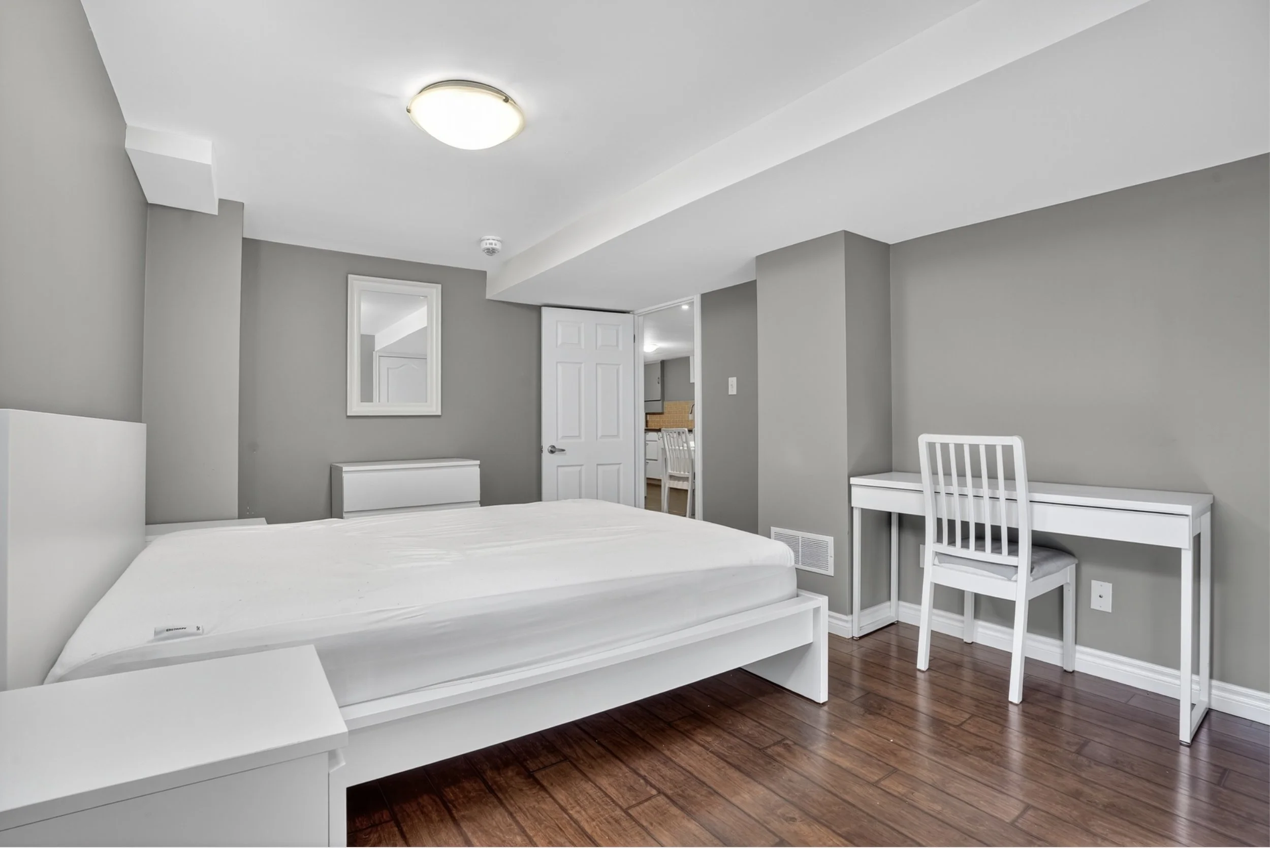 058-563 Guelph Unit B - 23.jpg