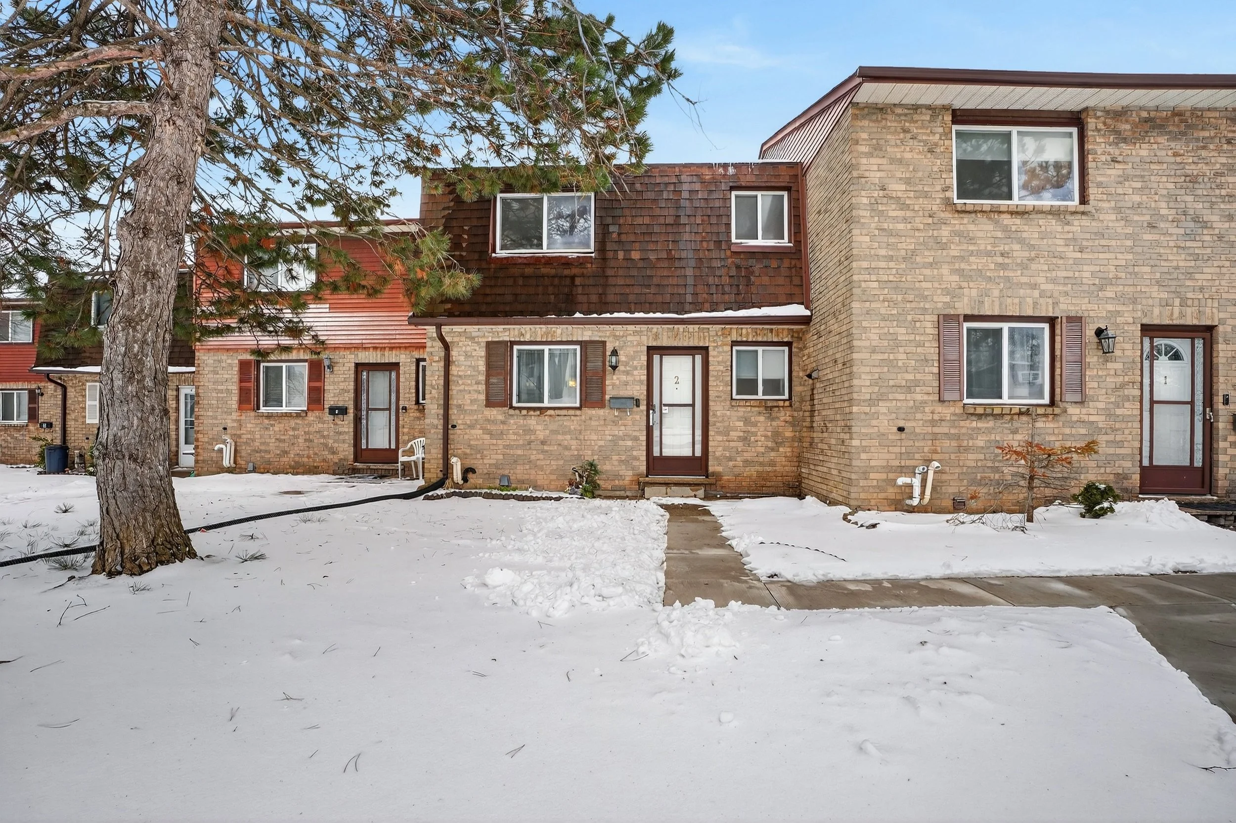 002-2-175 Siebert Ave Kitchener 02.jpg