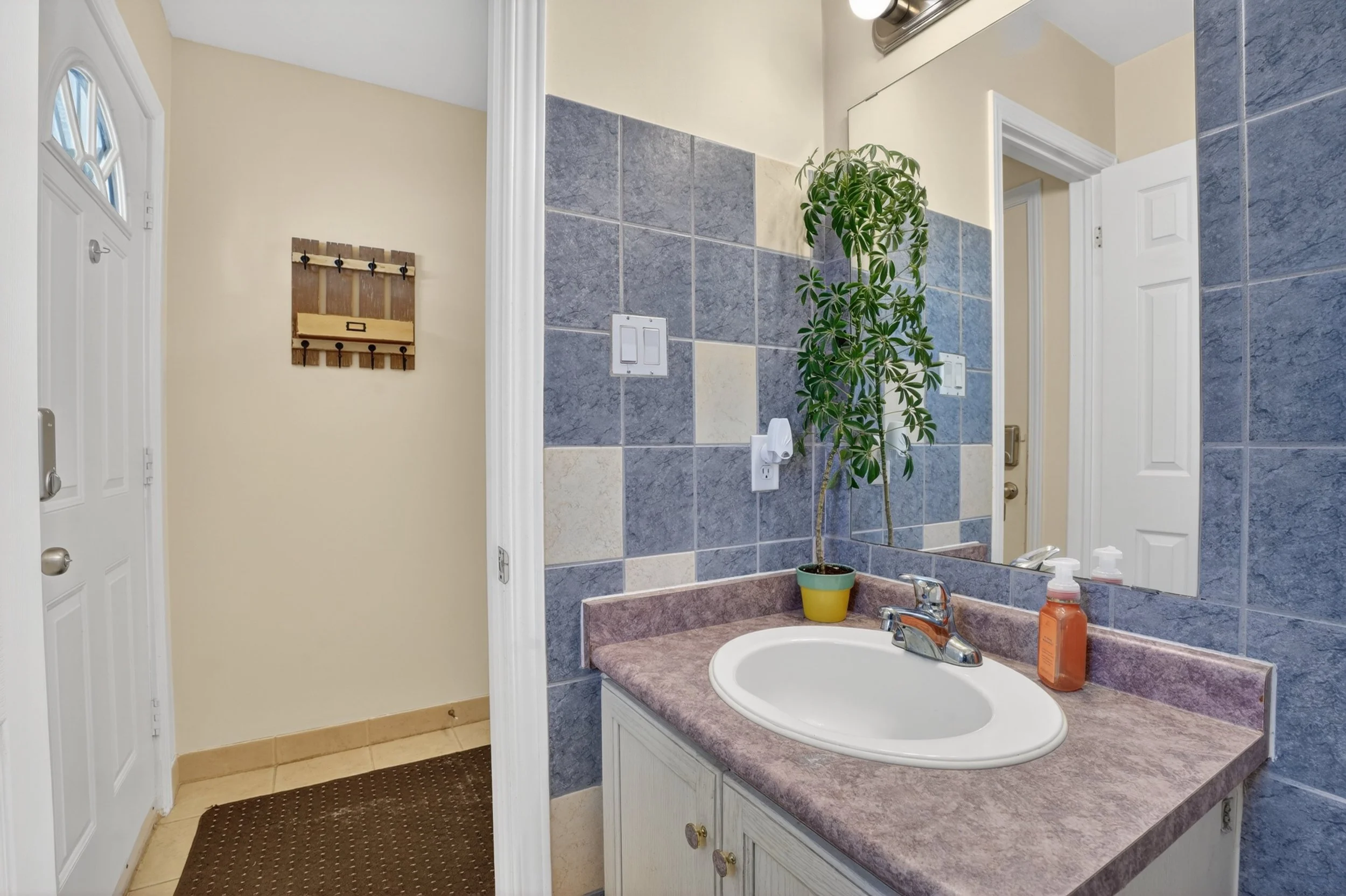 009-331 Keewatin Ave Kitchener 09.jpg