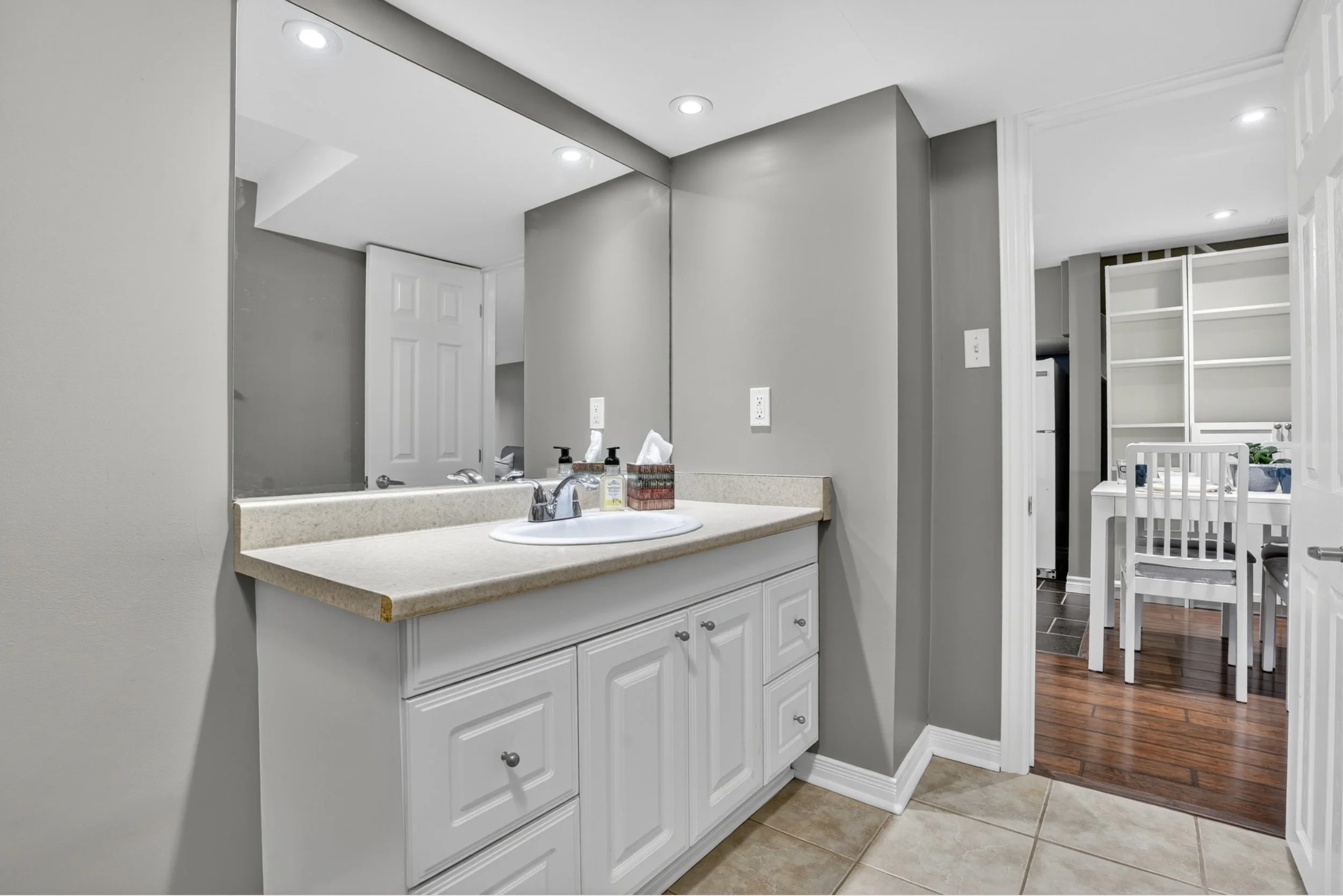 062-563 Guelph Unit B - 27.jpg