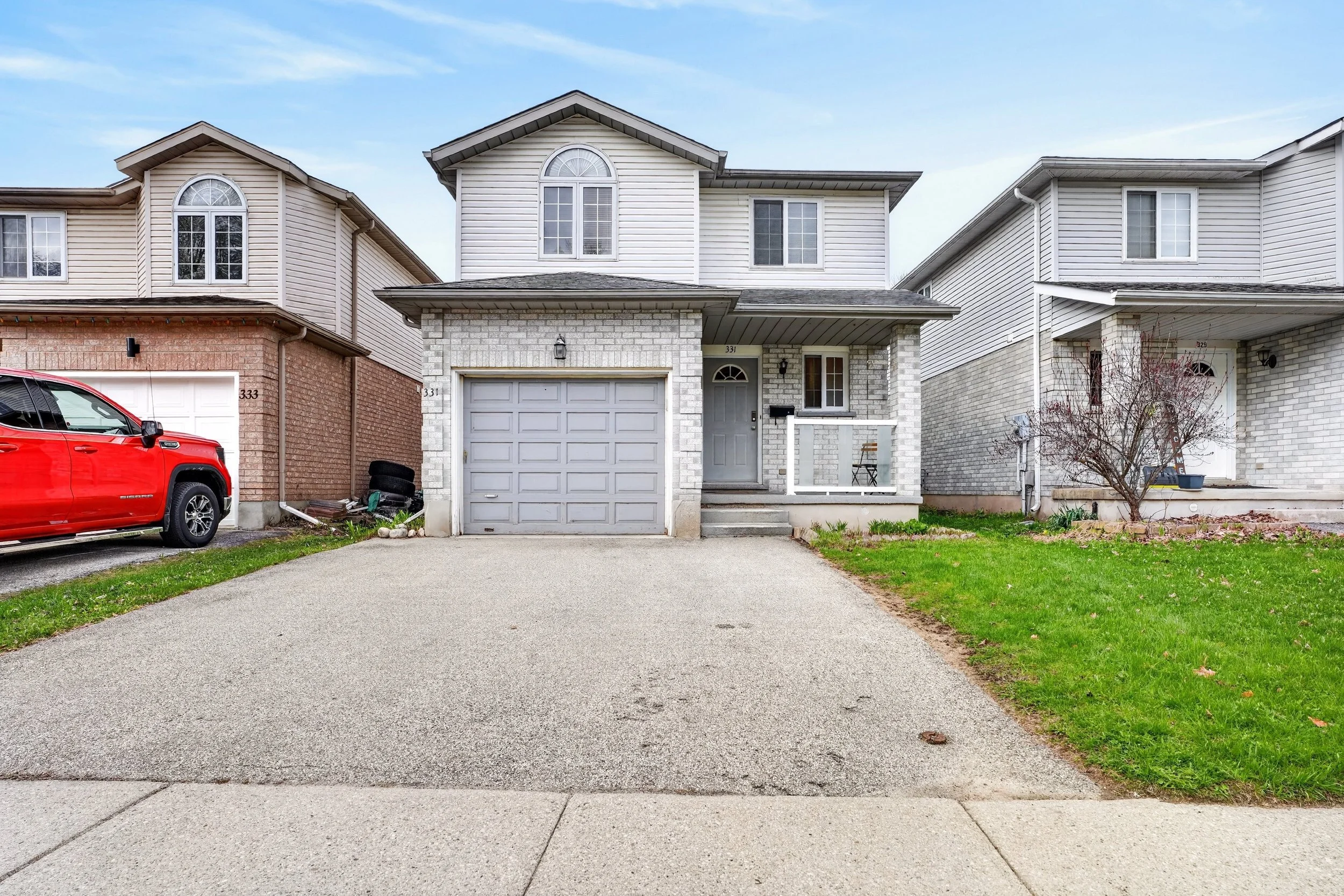 001-331 Keewatin Ave Kitchener 01.jpg