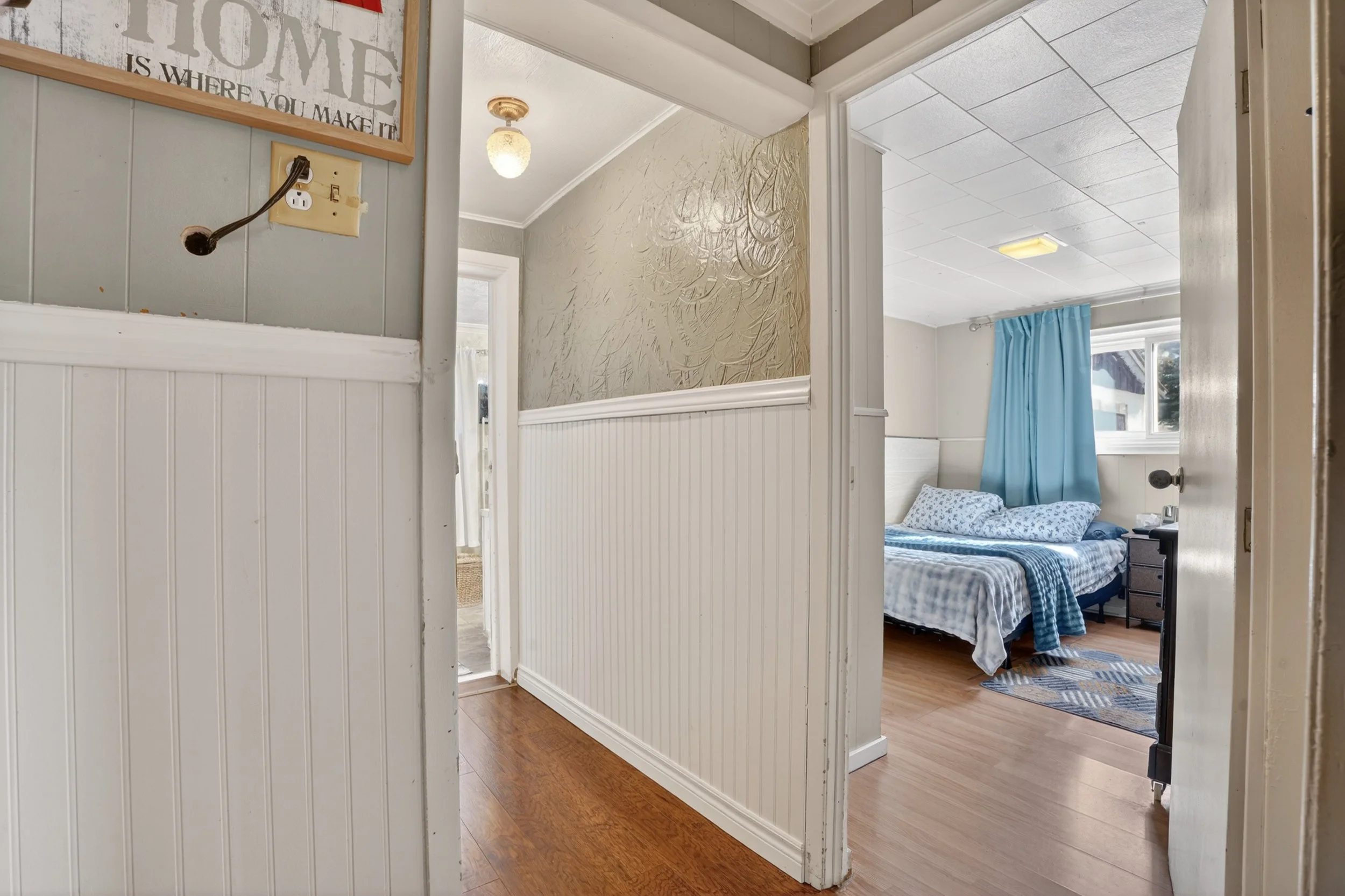 027-645 Queen St W Mount Forest 27.jpg