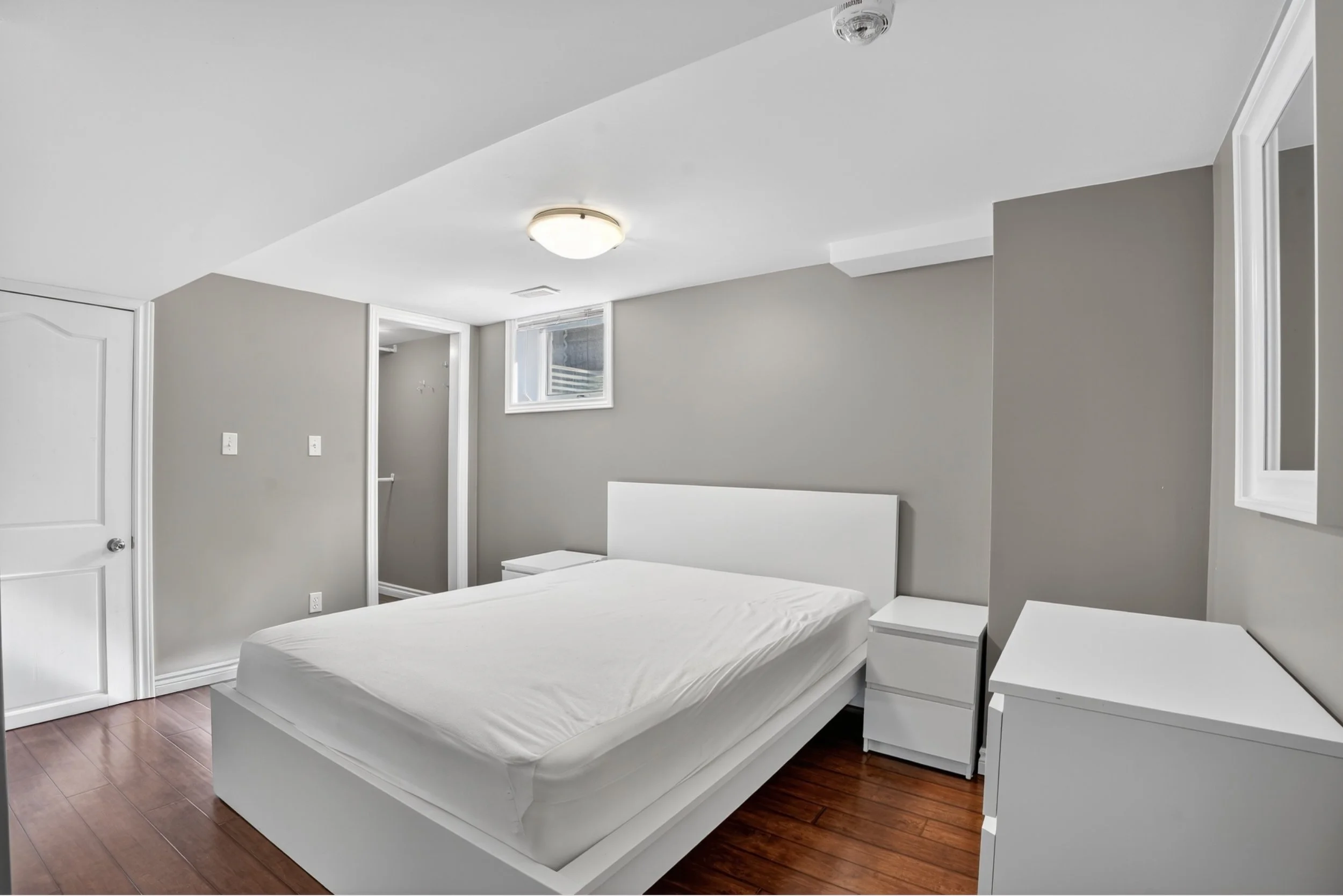 055-563 Guelph Unit B - 20.jpg