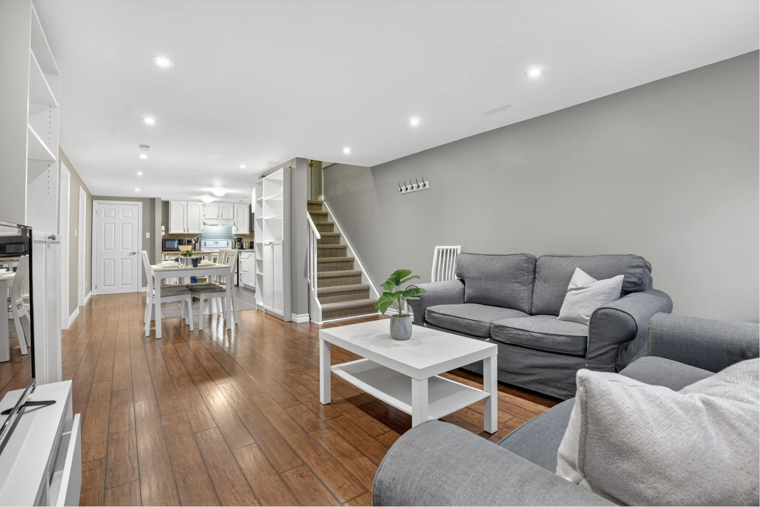 039-563 Guelph Unit B - 4.jpg