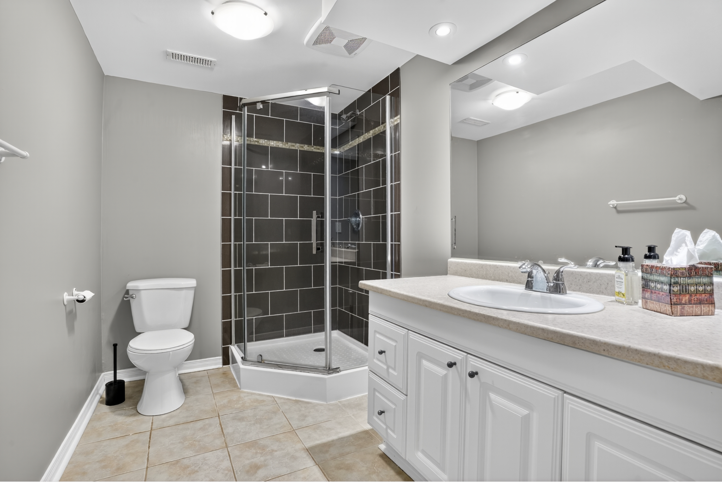 061-563 Guelph Unit B - 26.png