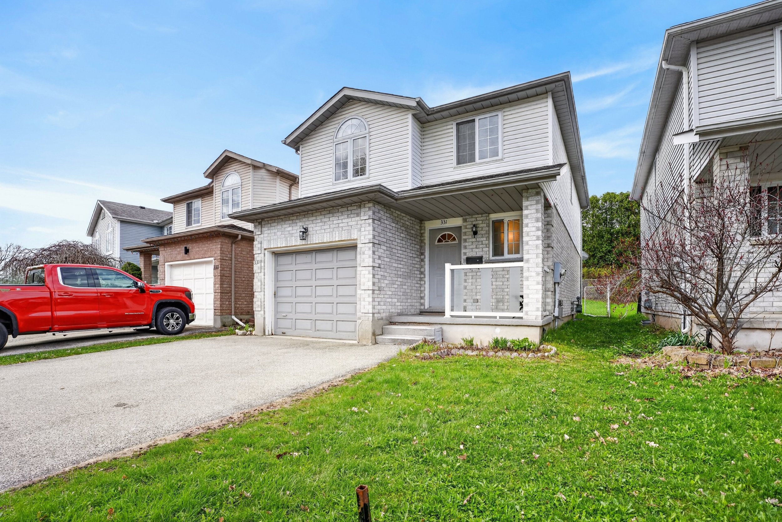 002-331 Keewatin Ave Kitchener 02.jpg