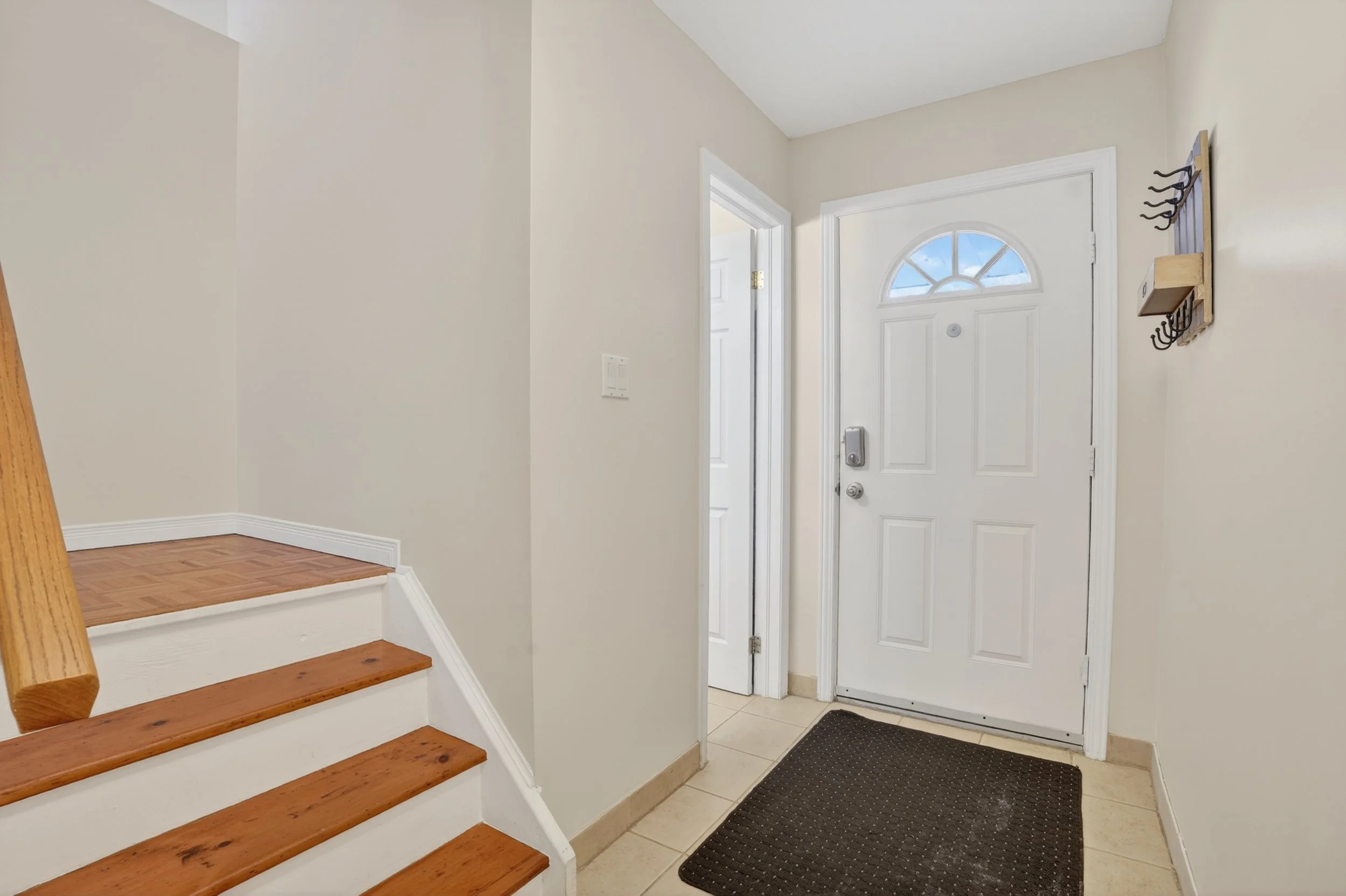006-331 Keewatin Ave Kitchener 06.jpg