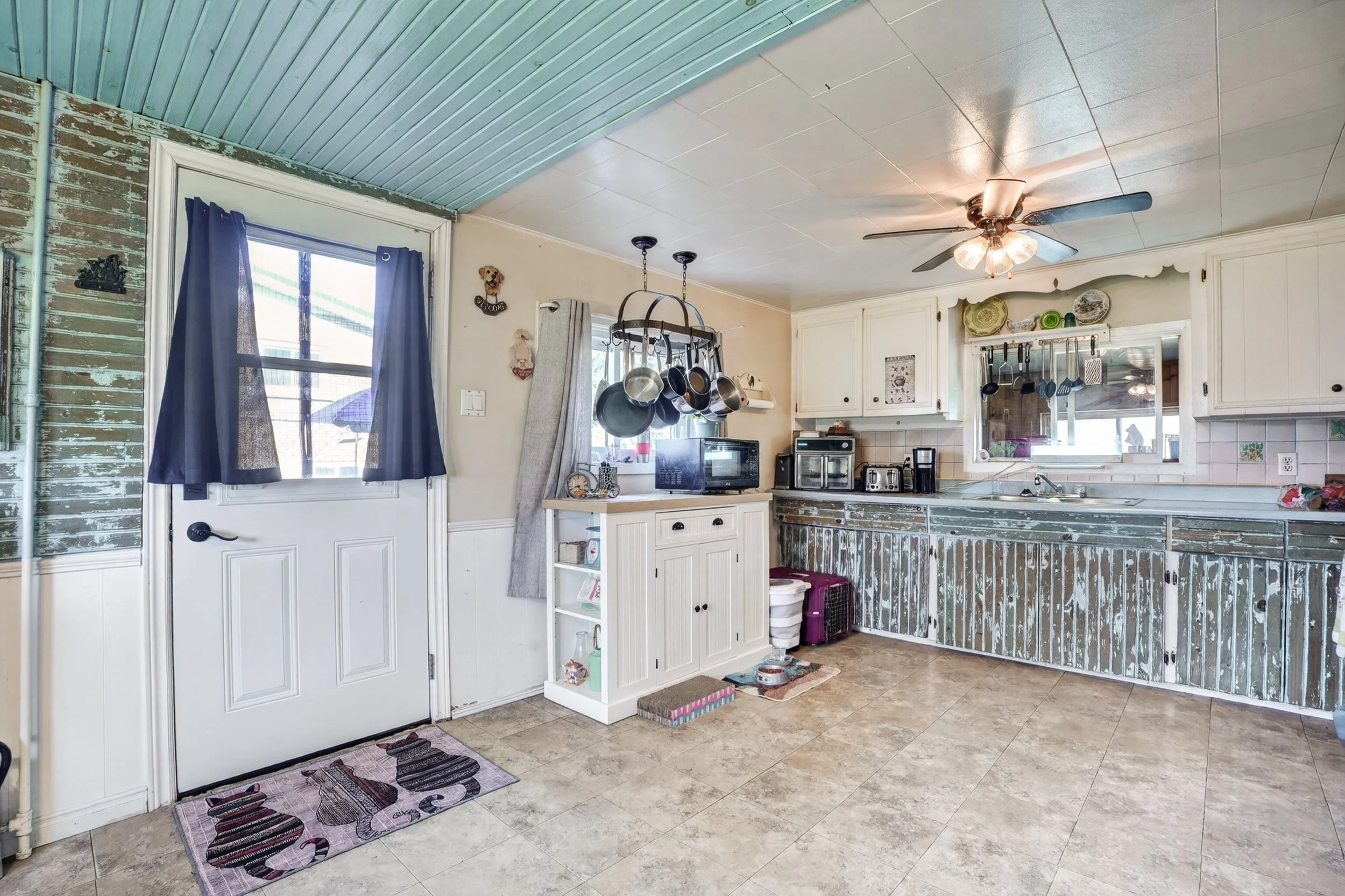 020-645 Queen St W Mount Forest 20.jpg