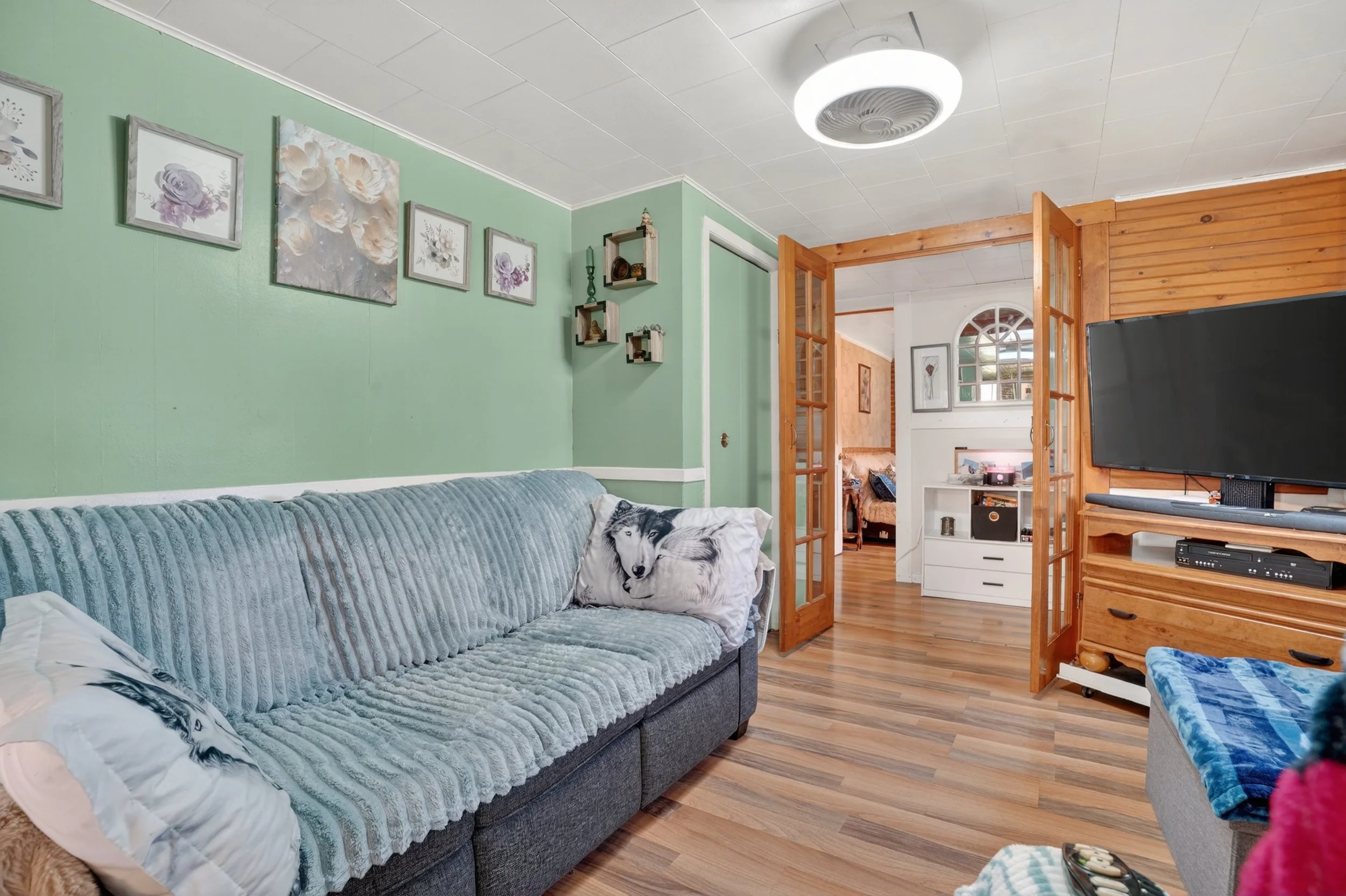 017-645 Queen St W Mount Forest 17.jpg