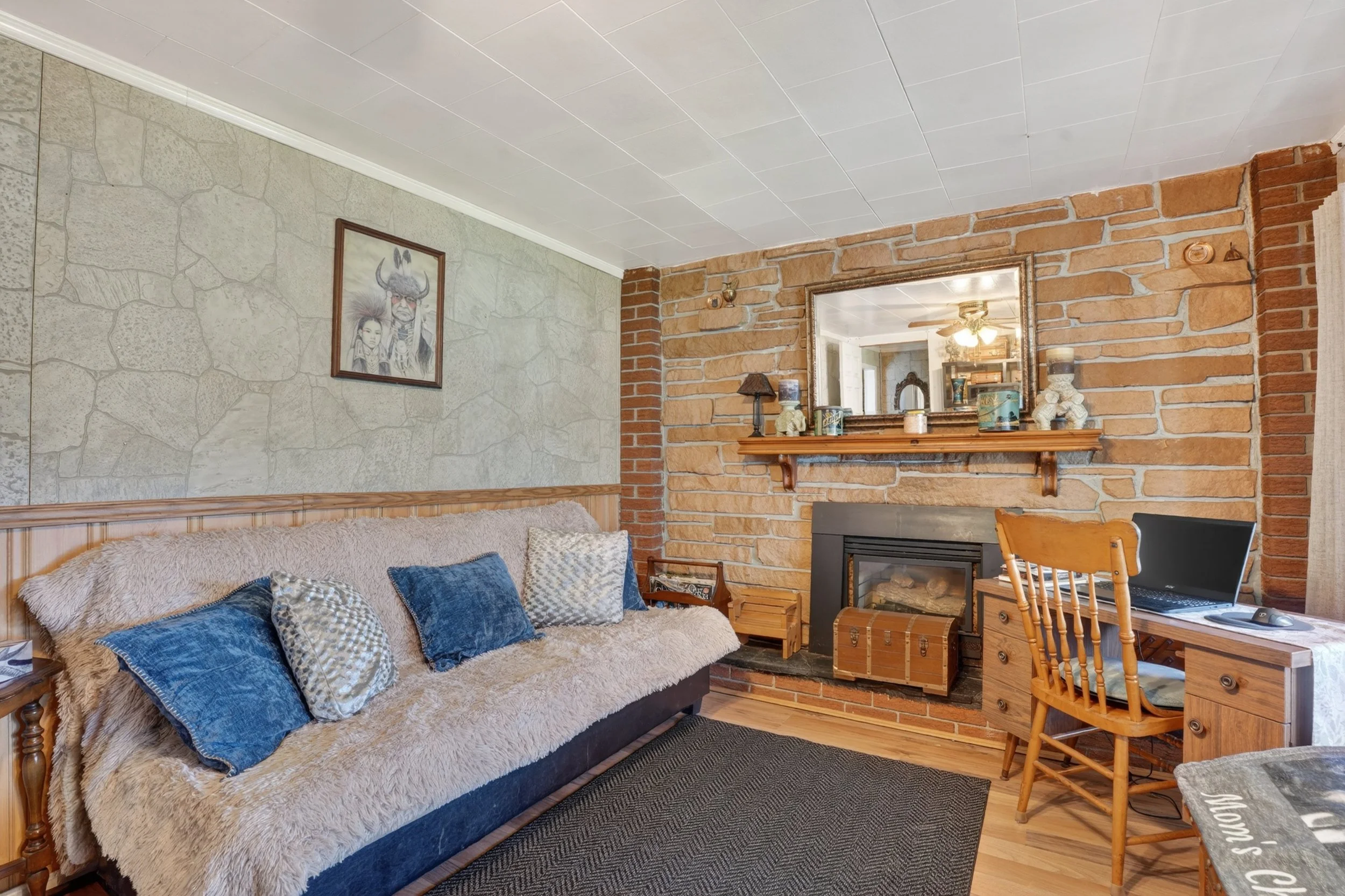 025-645 Queen St W Mount Forest 25.jpg