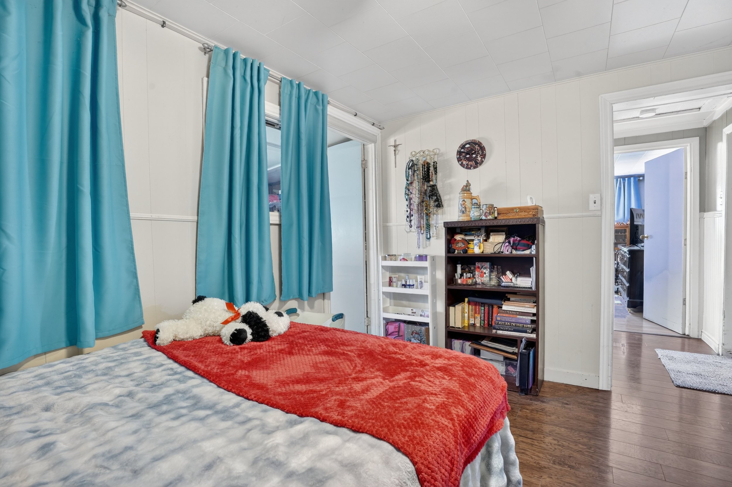 033-645 Queen St W Mount Forest 33.jpg