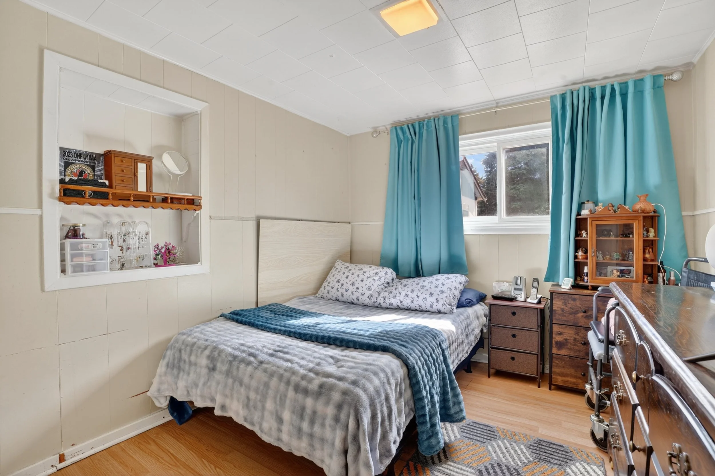 028-645 Queen St W Mount Forest 28.jpg