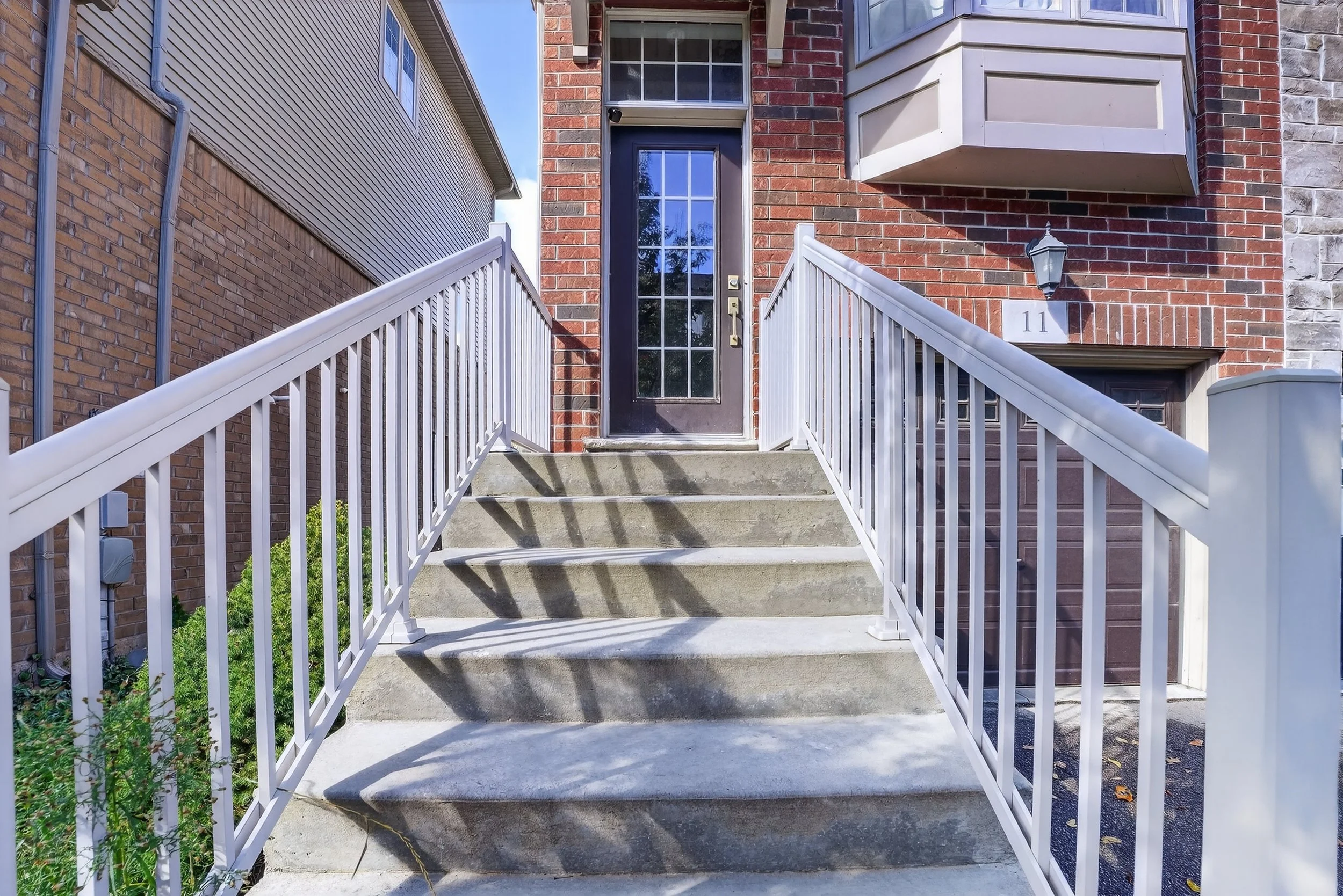 004-11 - 342 Mill St Kitchener 04.jpg