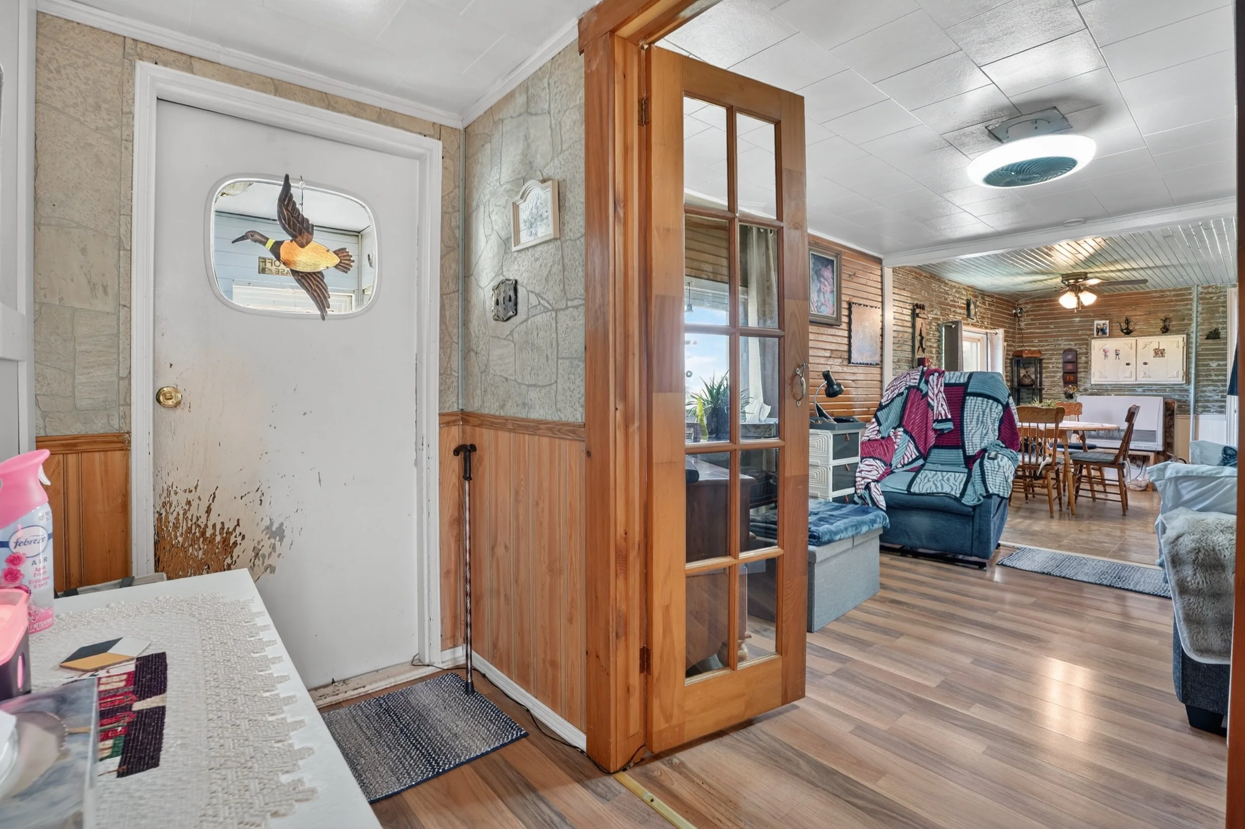 013-645 Queen St W Mount Forest 13.jpg