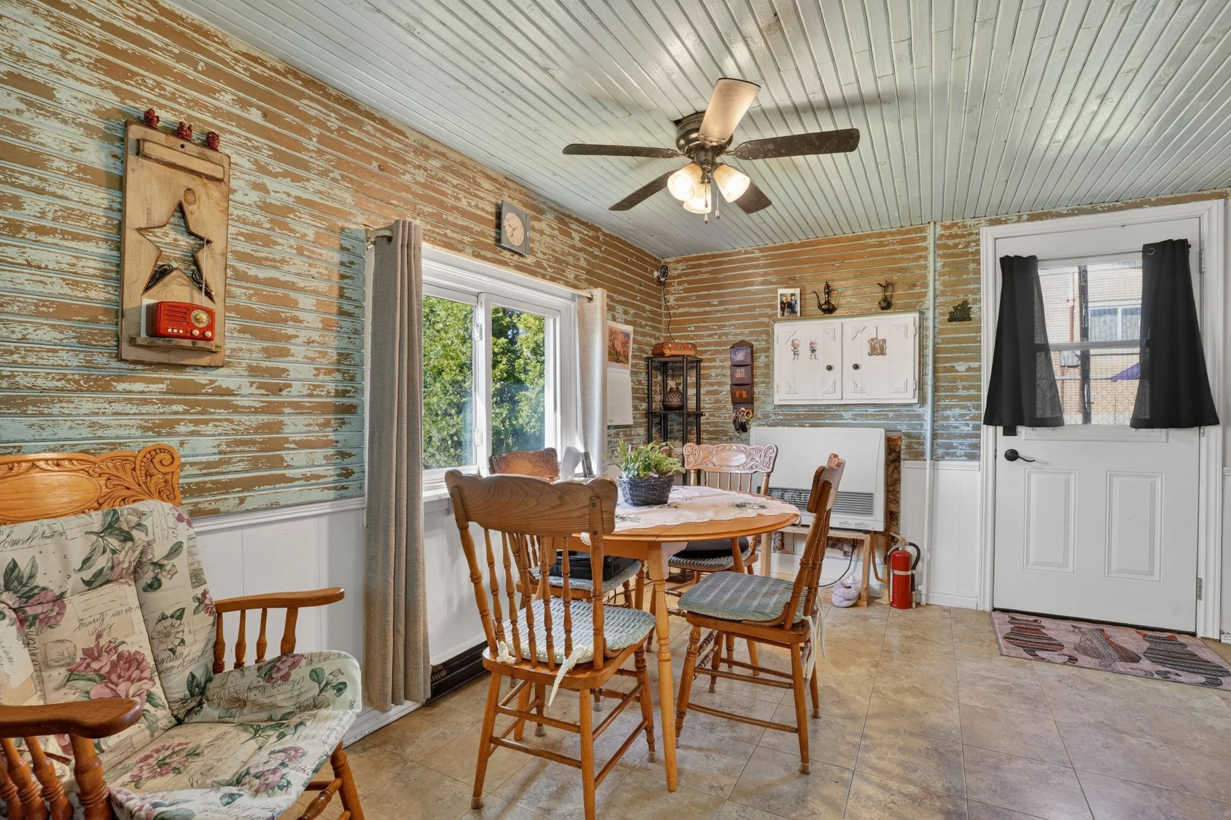 018-645 Queen St W Mount Forest 18.jpg