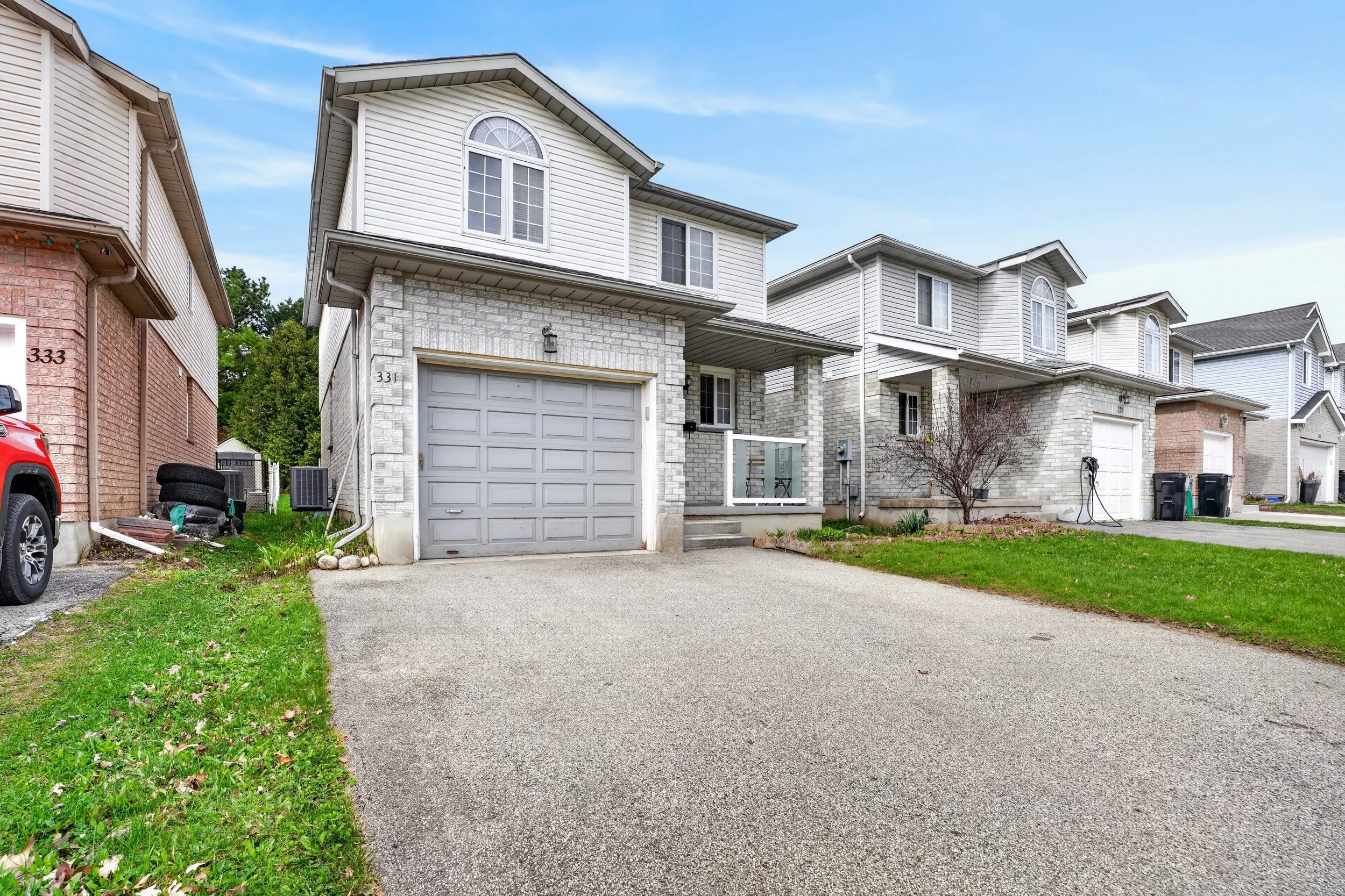003-331 Keewatin Ave Kitchener 03.jpg