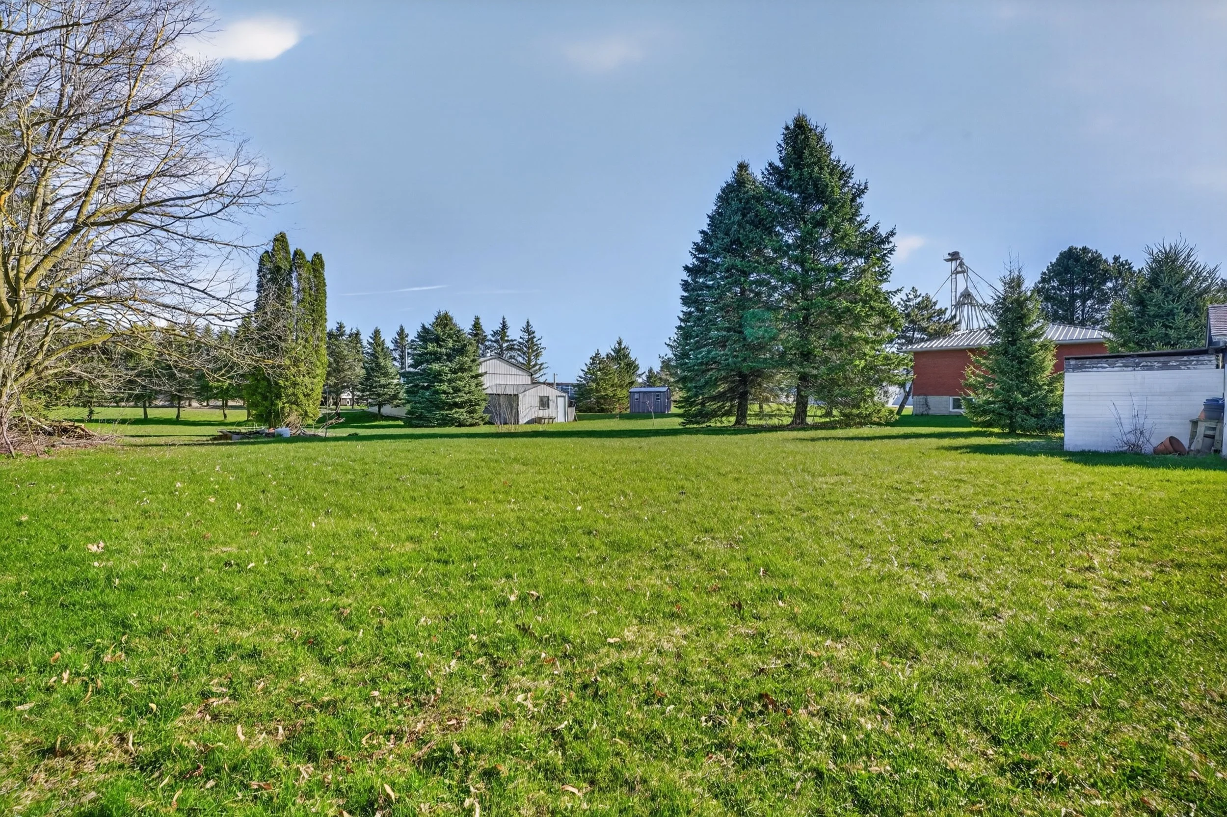 006-645 Queen St W Mount Forest 06.jpg