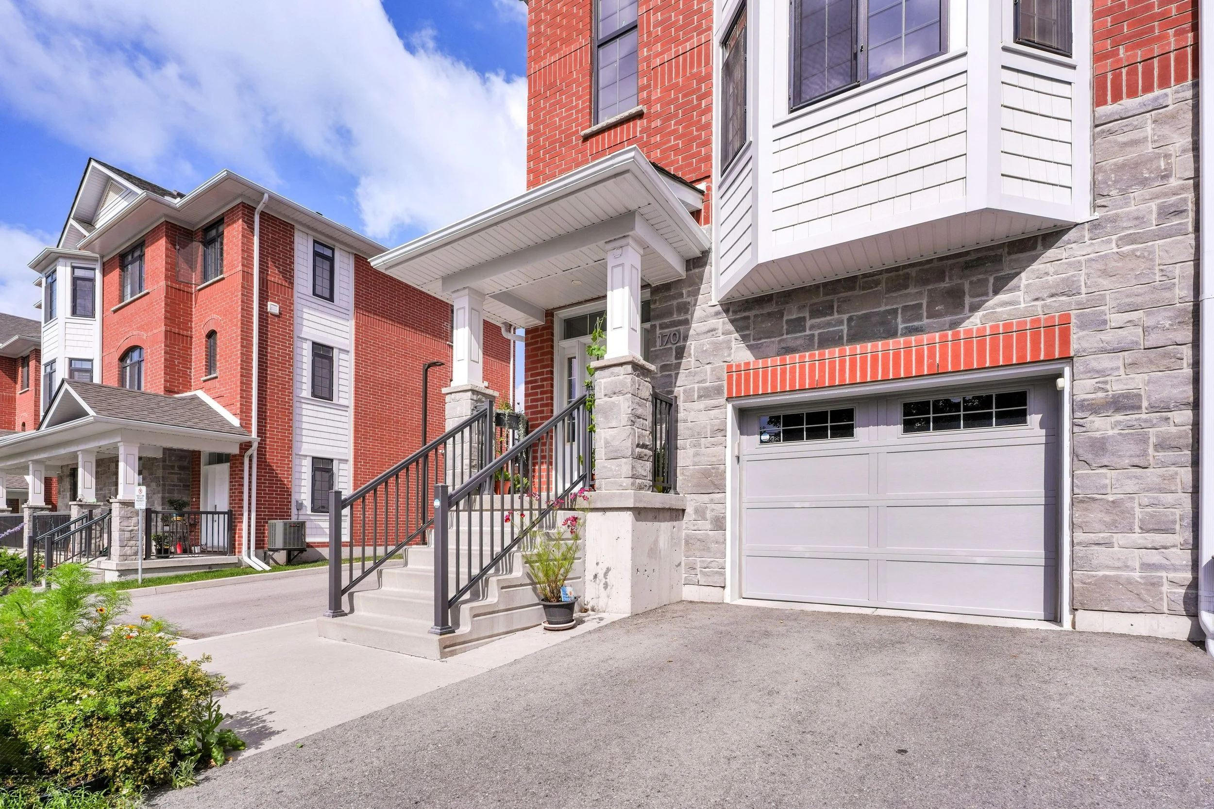 003-16 170 Benton St Kitchener 03.jpg