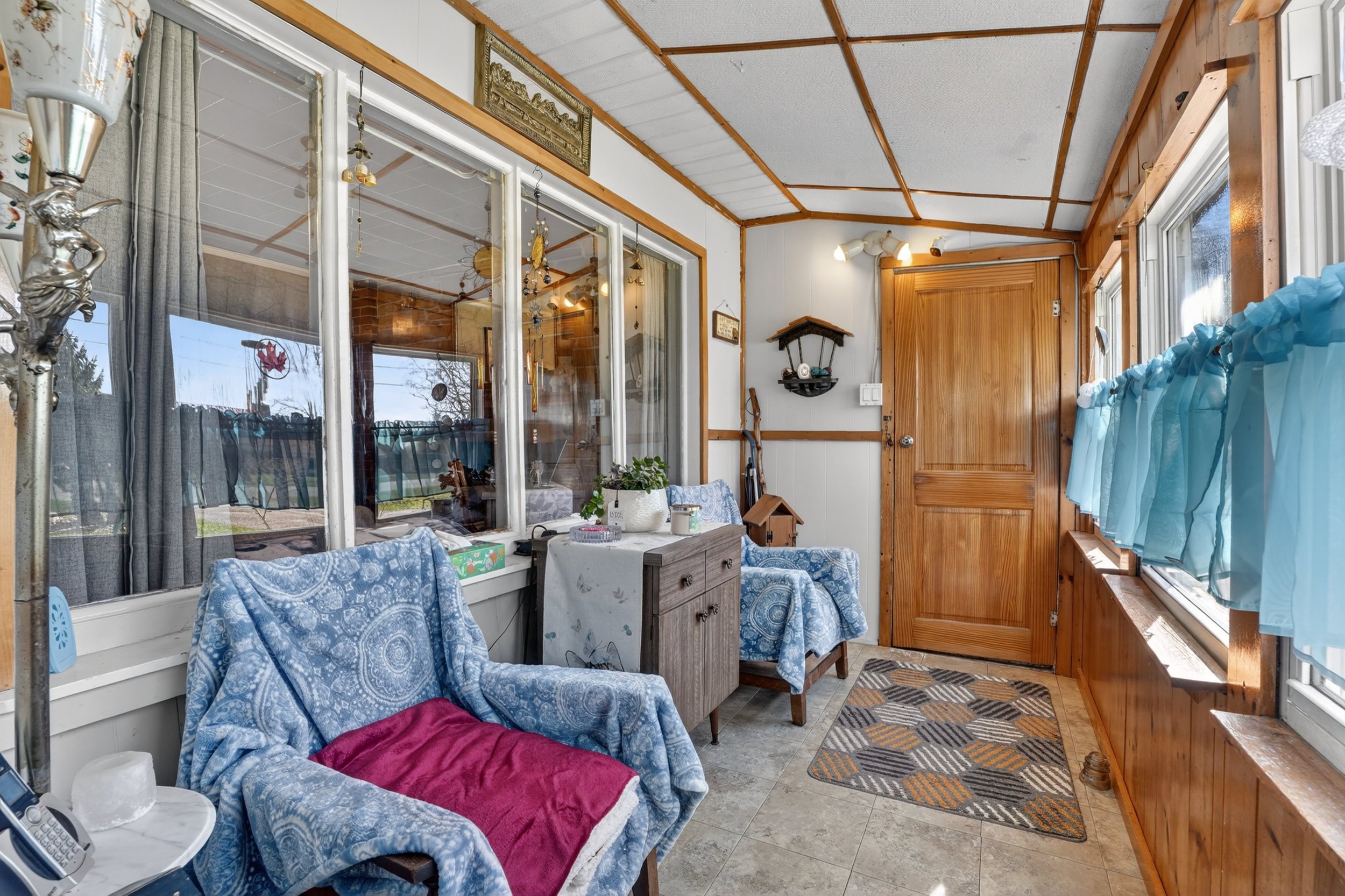 012-645 Queen St W Mount Forest 12.jpg