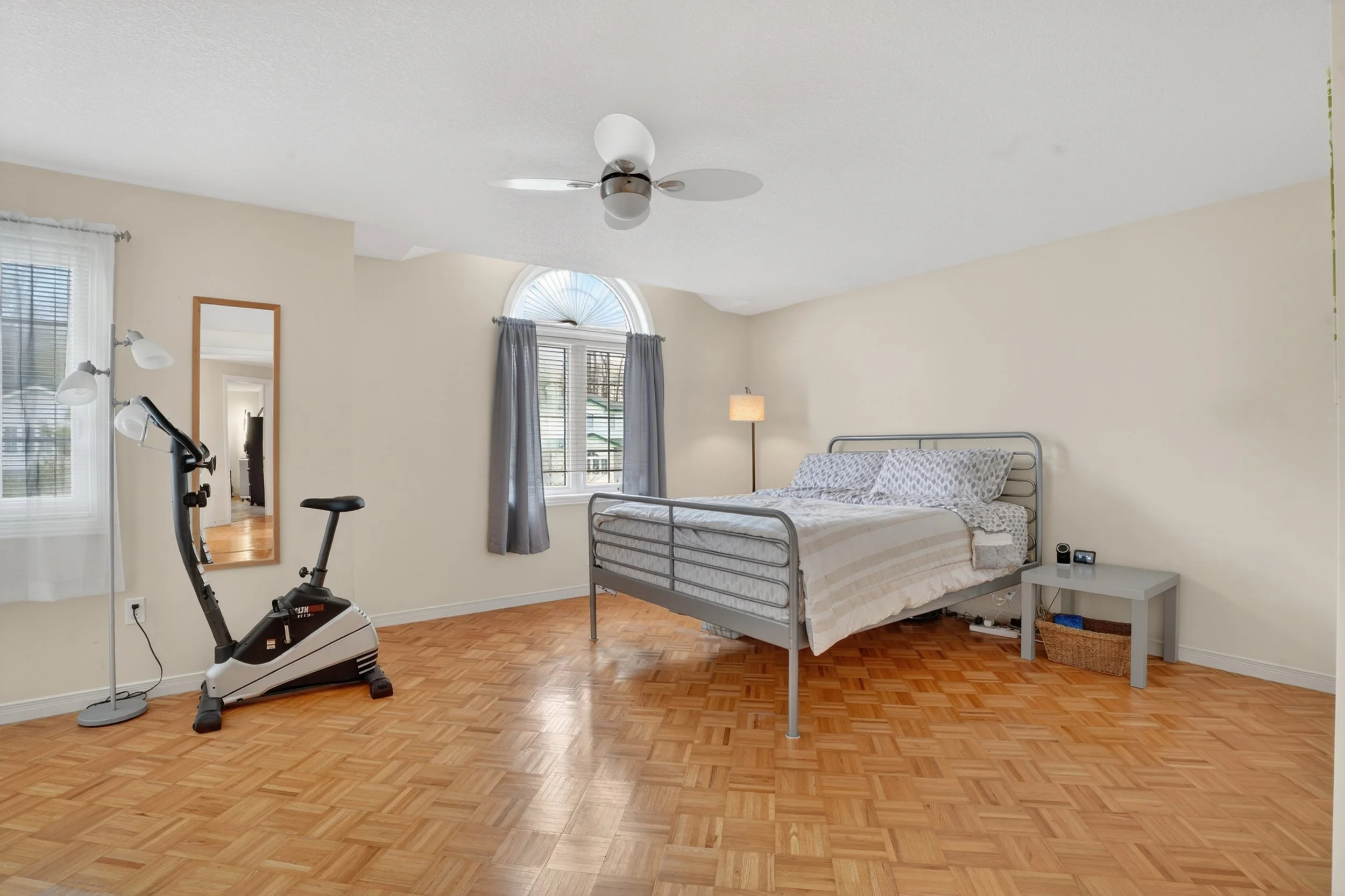 023-331 Keewatin Ave Kitchener 23.jpg