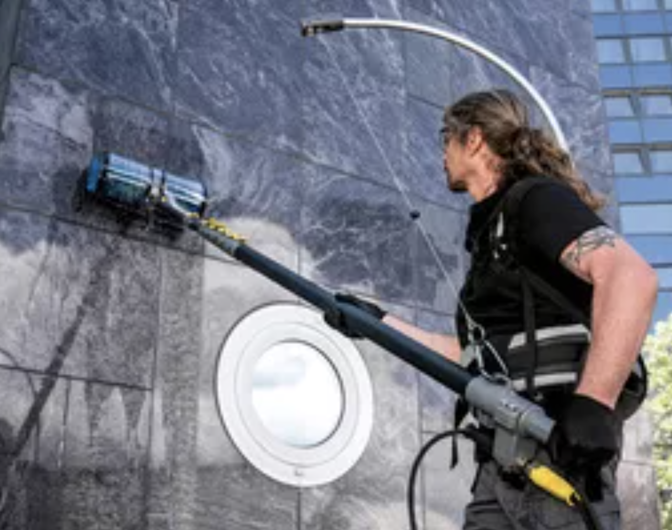 Rengjøring fasade, vindu og solcelle