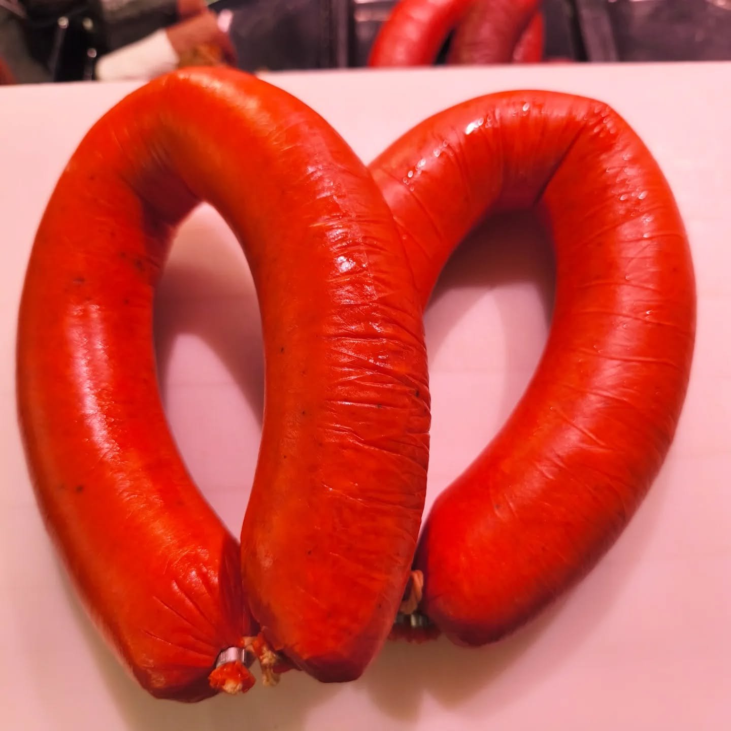 Onsdag och start p&aring; veckan f&ouml;r oss i Mostorps g&aring;rdsbutik! Och dessutom en mycket bra start p&aring; veckan f&ouml;r idag fick vi &auml;ntligen hem en hel omg&aring;ng Mostorpskorv.⭐⭐⭐

V&auml;lkomna!

#g&aring;rdsbutik #n&auml;rprodu