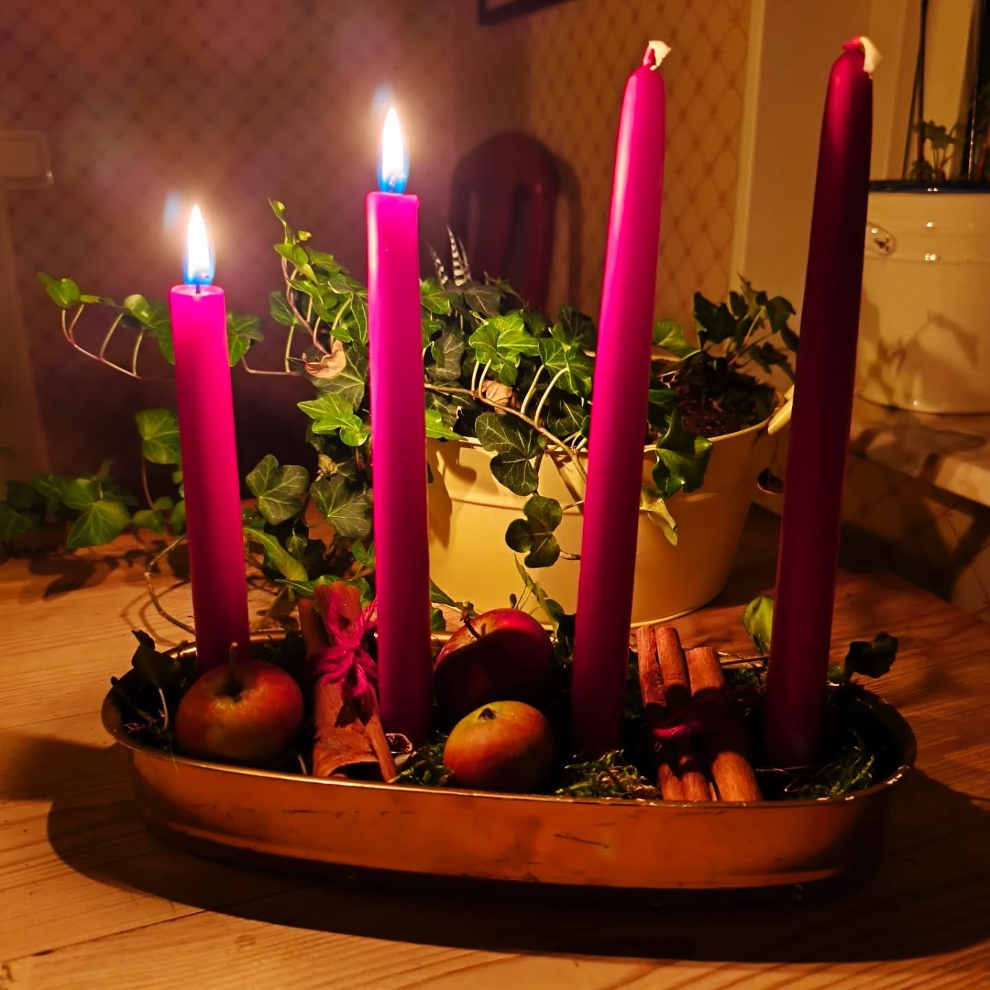 D&aring; &ouml;nskar vi &aring;ter att ni har haft en fin advent!🕯️🕯️🥰 

Under veckan som kommer forts&auml;tter julst&ouml;ket i butiken. Vi f&aring;r &auml;ven hem f&ouml;rsta omg&aring;ngen julskinkor!🎄

V&auml;lkomna in till oss! Vi har &ouml